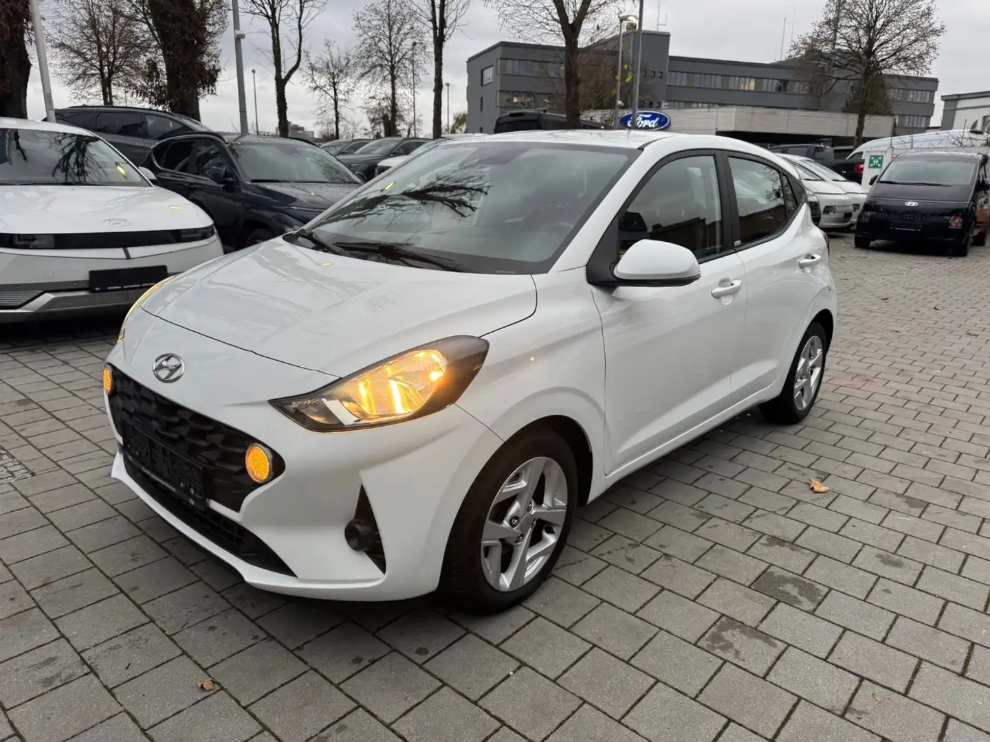 Hyundai i10 1.0 Trend AUT DynLicht Fernlichtass. LM PDC Blanc - 2