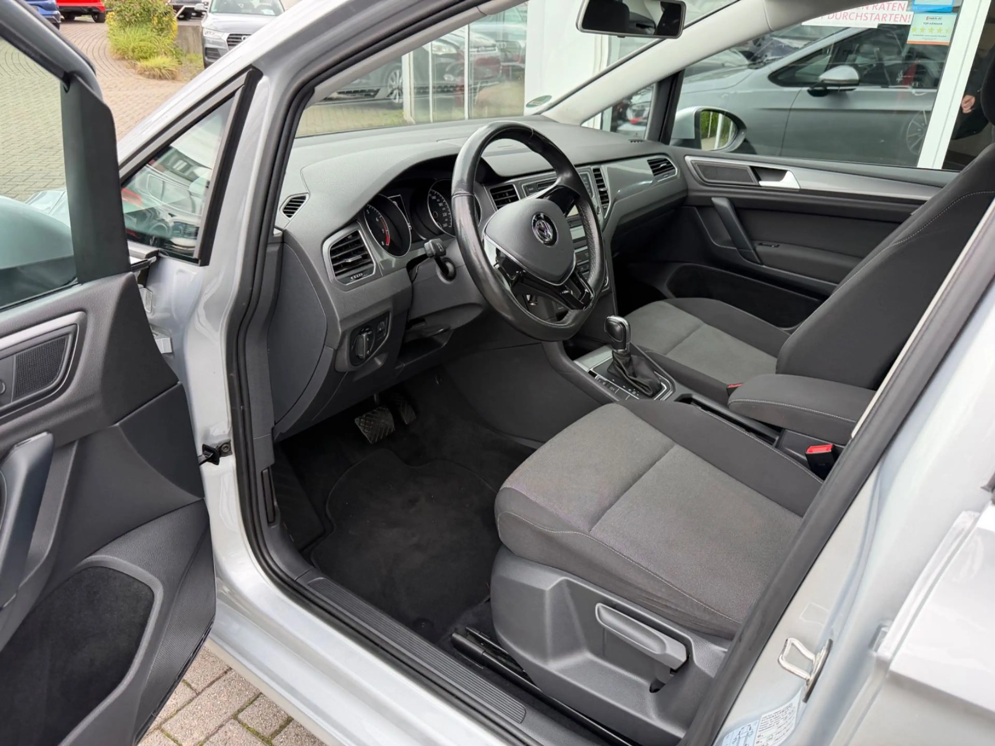 Volkswagen Golf Sportsvan Automatik — photo 5