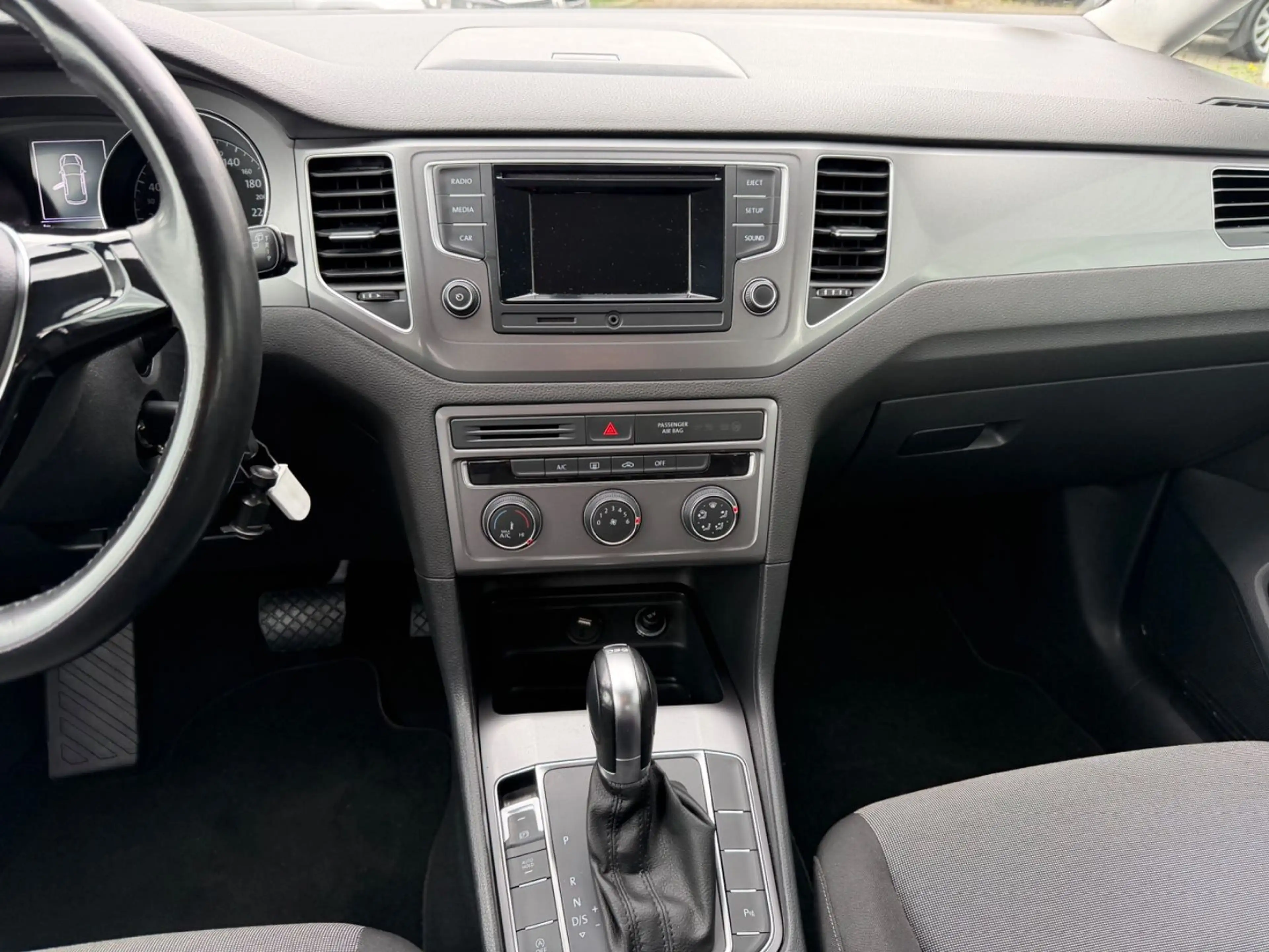 Volkswagen Golf Sportsvan Automatik — photo 9