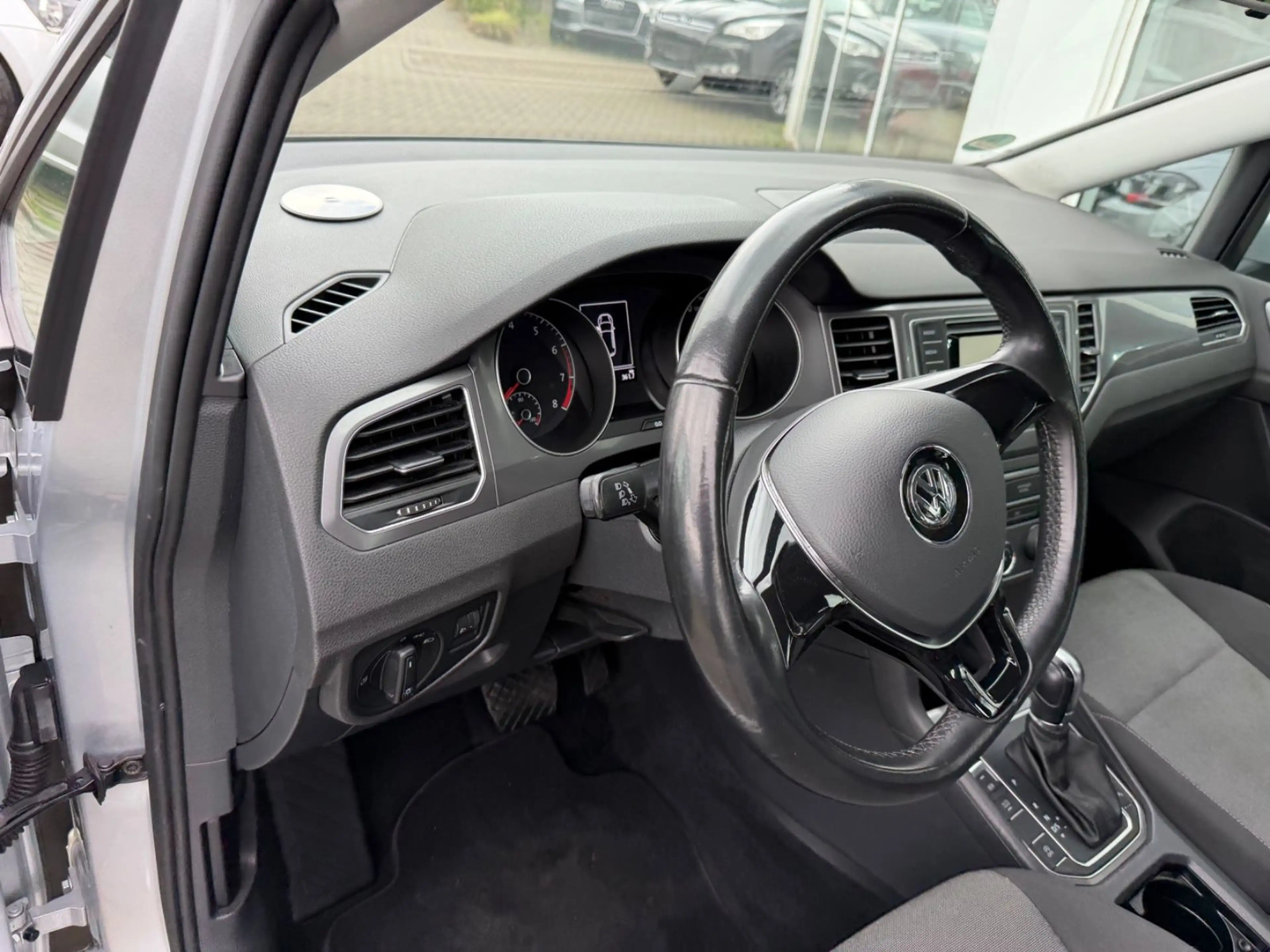 Volkswagen Golf Sportsvan Automatik — photo 7