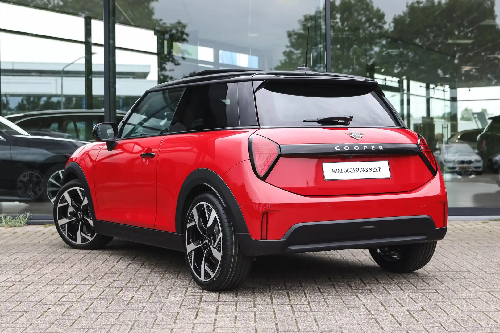 MINI Cooper C Hatchback Automaat / Classic / Pakket M / 18 inch Rouge - 2