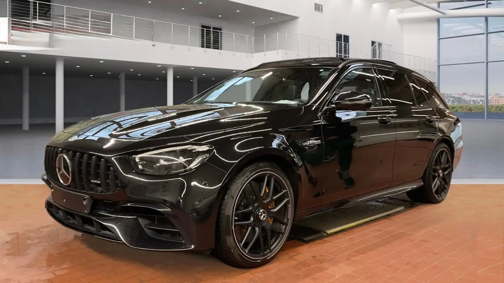 Mercedes-Benz E 63 AMG E63S*AMG*4M*EXCLUSIVE*360°ACC*HUD*AHK*LED*DAB* Schwarz - 1