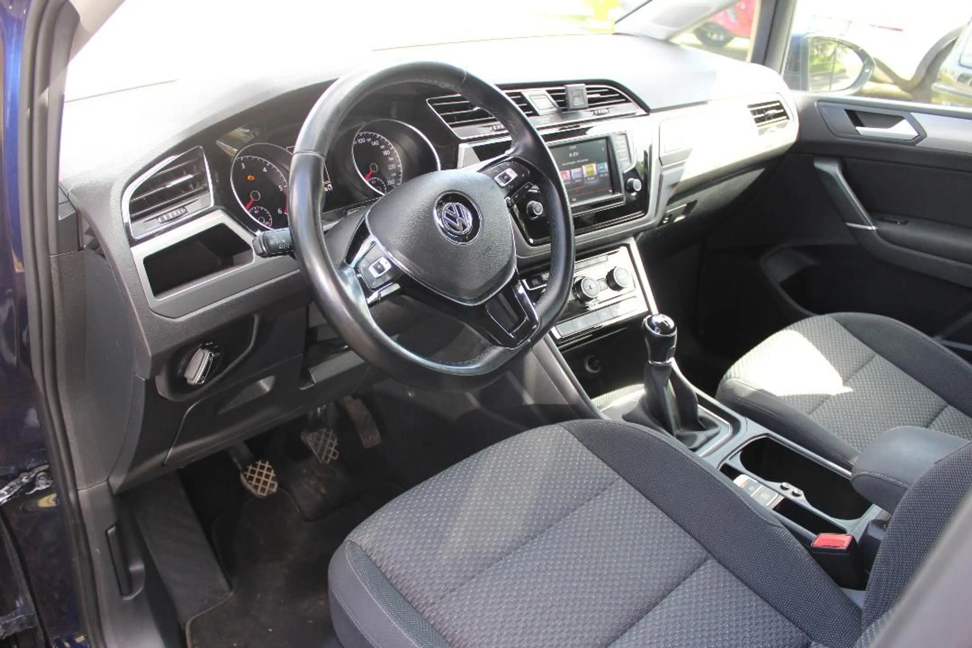 Volkswagen Touran Comfortline TDI LED ACC Rfk 4x SHZ WiRä — photo 4
