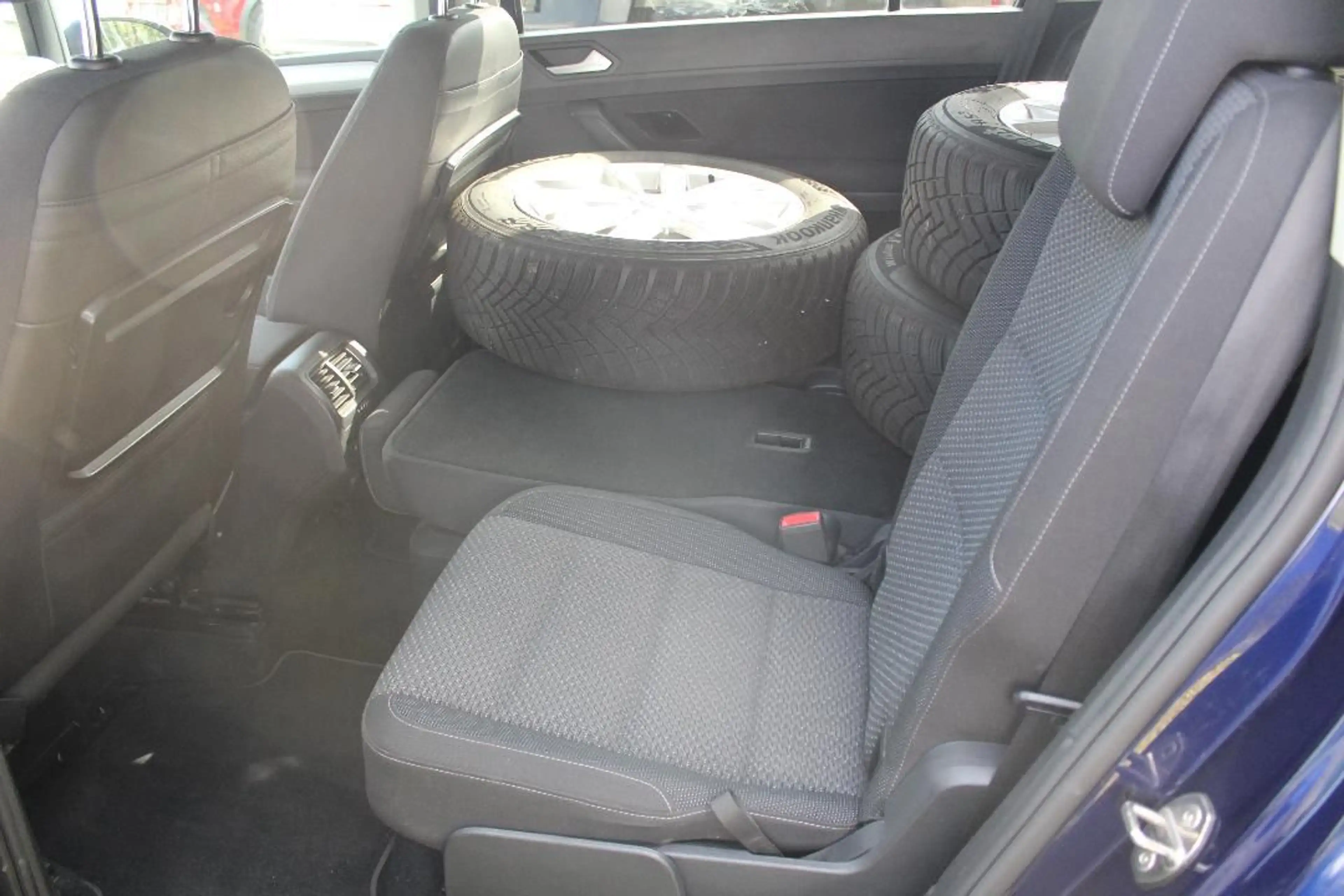 Volkswagen Touran Comfortline TDI LED ACC Rfk 4x SHZ WiRä — photo 6