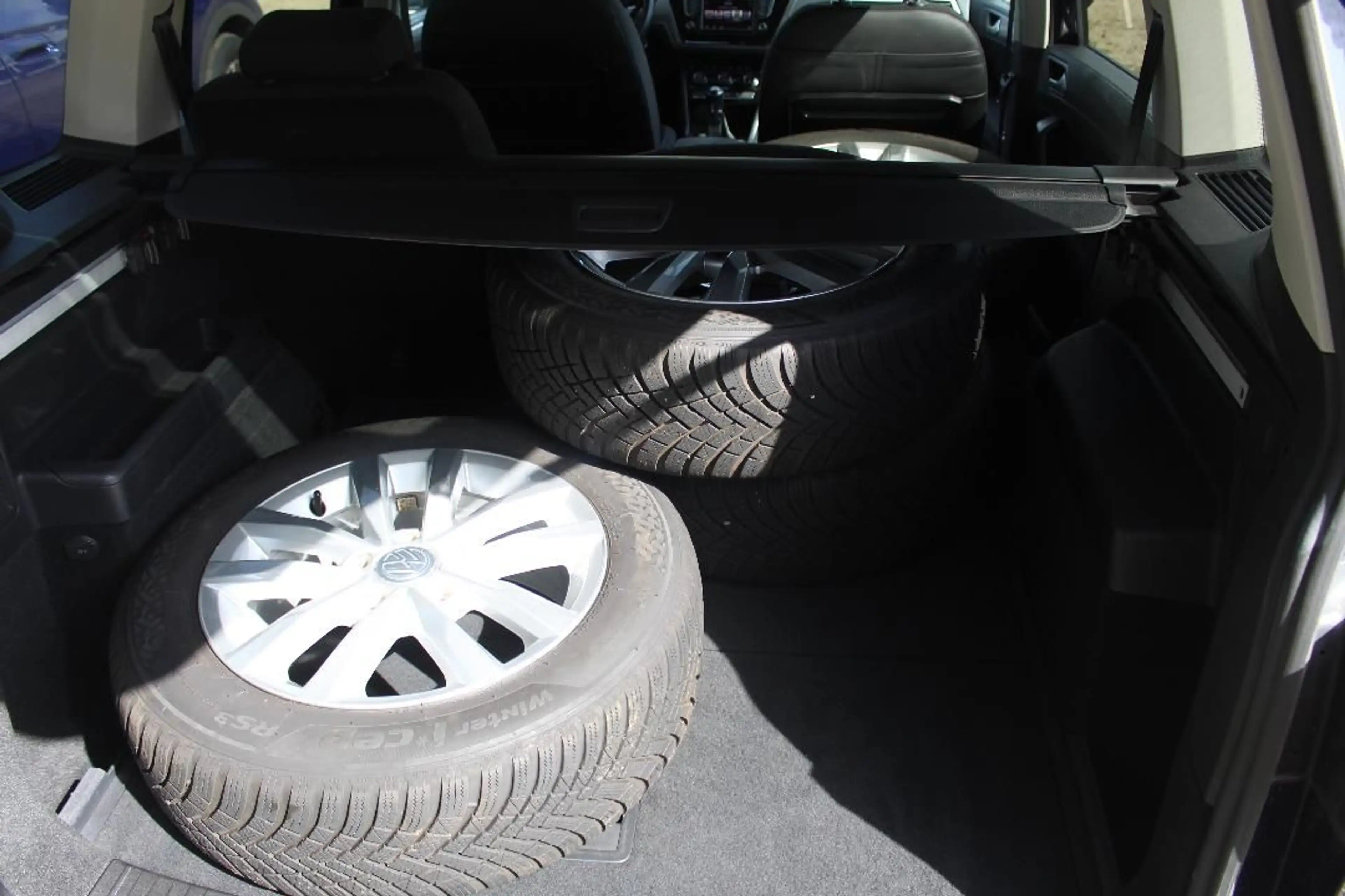 Volkswagen Touran Comfortline TDI LED ACC Rfk 4x SHZ WiRä — photo 12
