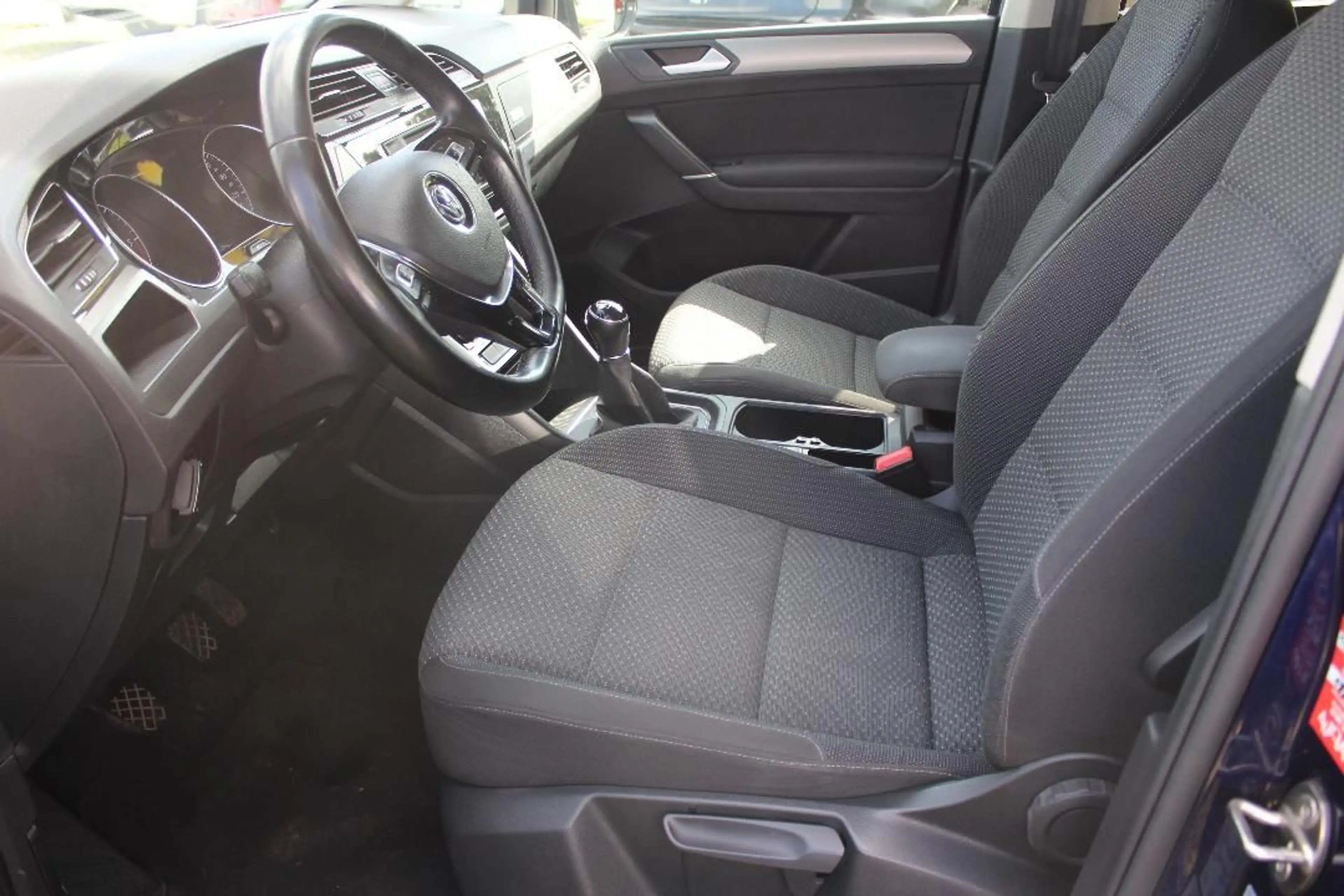 Volkswagen Touran Comfortline TDI LED ACC Rfk 4x SHZ WiRä — photo 5