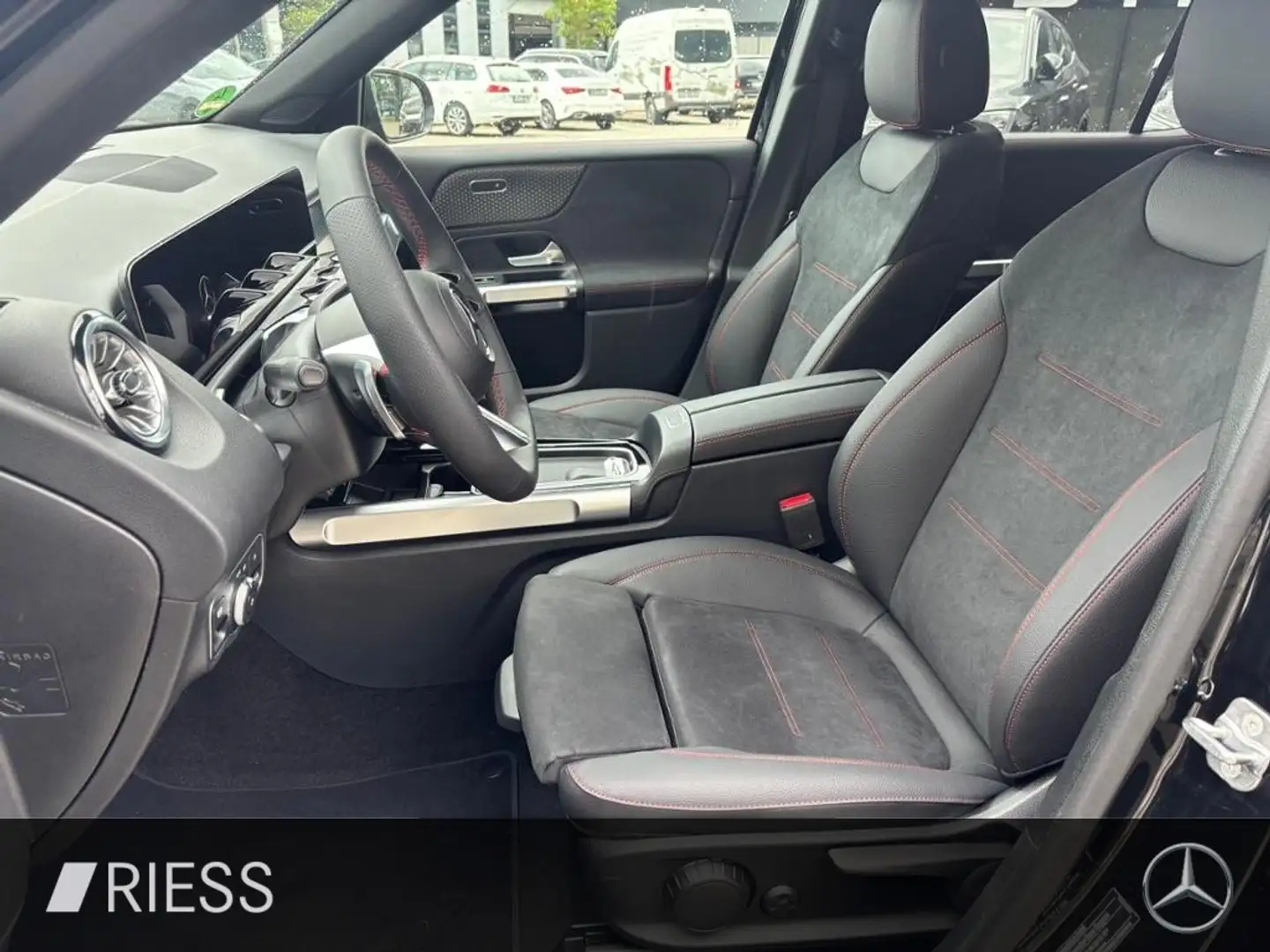 Mercedes-Benz GLB 200 d 4M AMG+AHK+PANO+7SITZER+MULTIBEAM+DIST Noir - 2