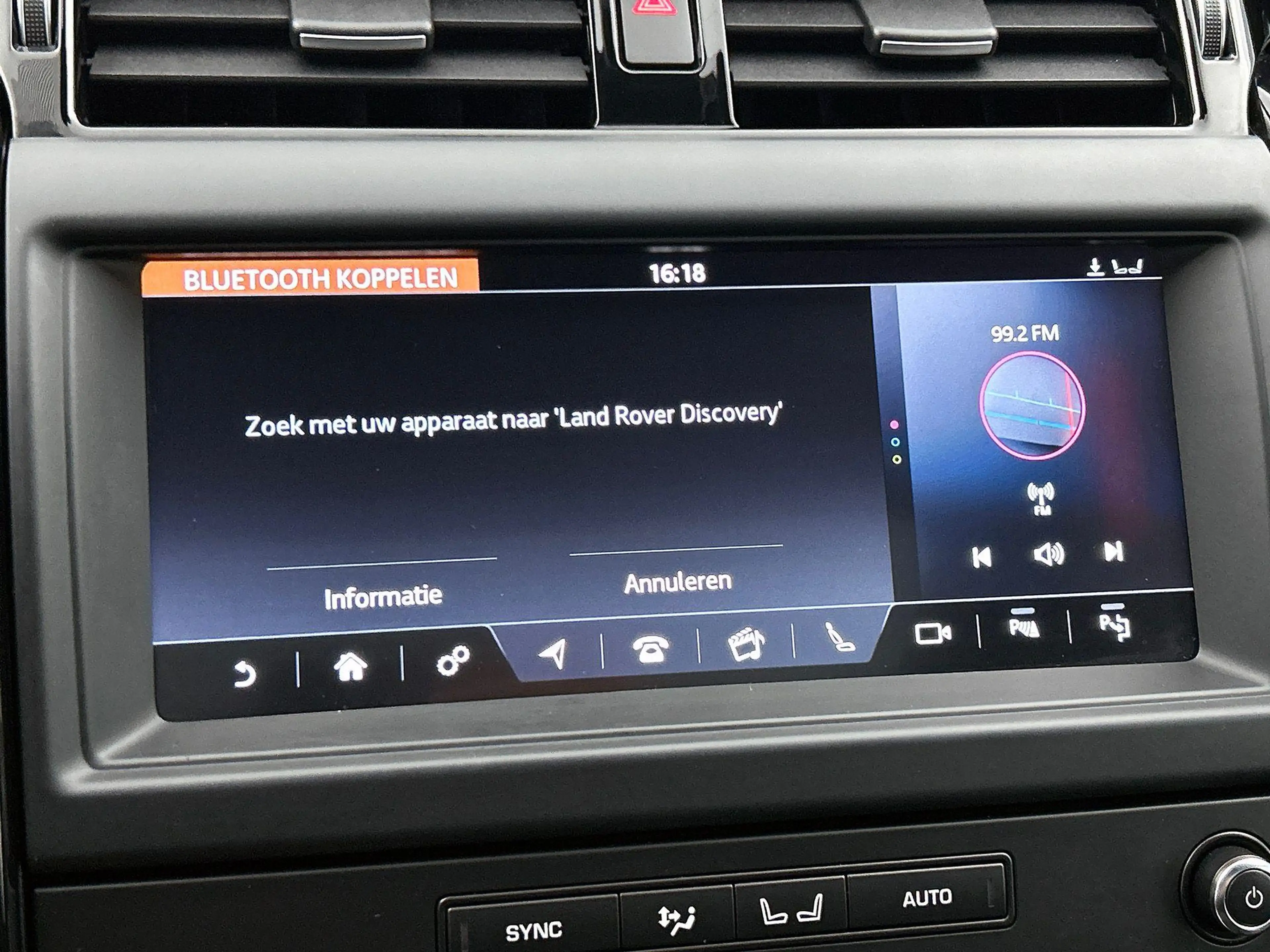 Land Rover Discovery 2.0 Sd4 S — photo 15