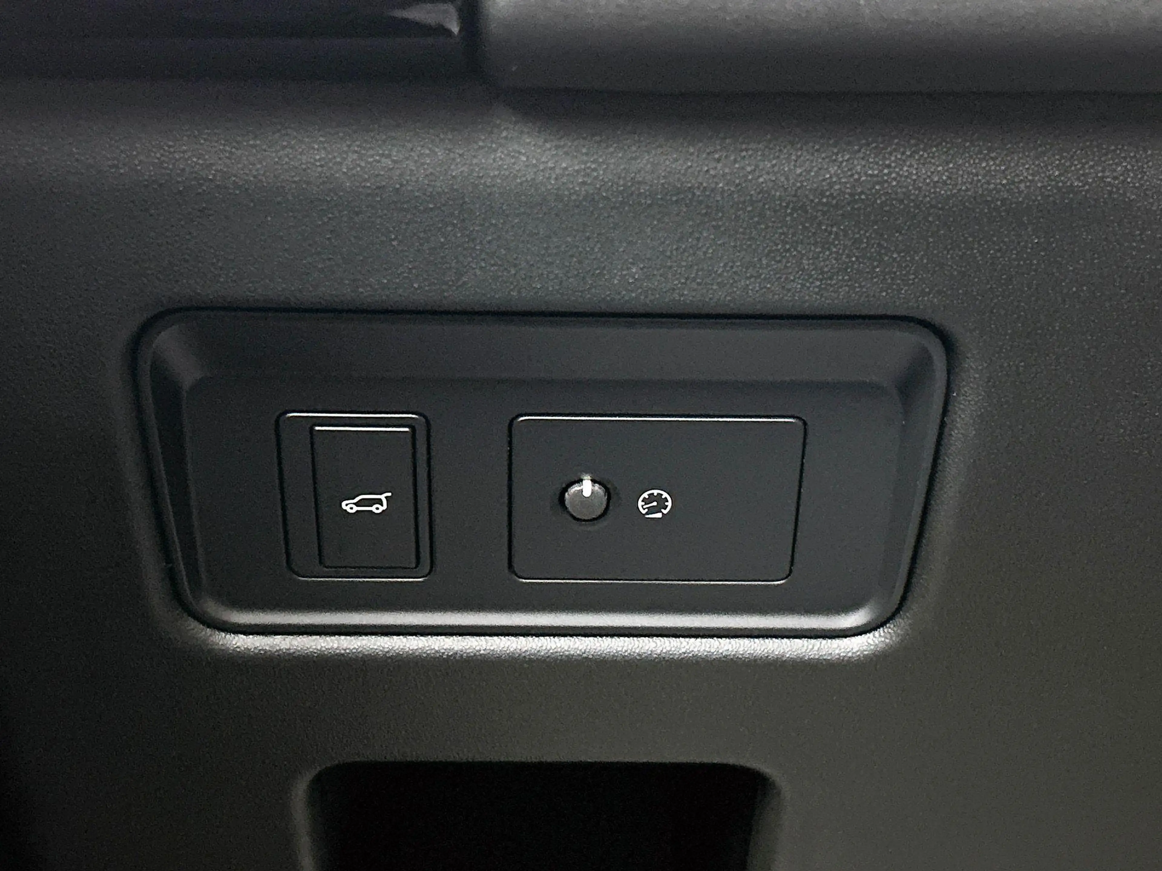 Land Rover Discovery 2.0 Sd4 S — photo 12