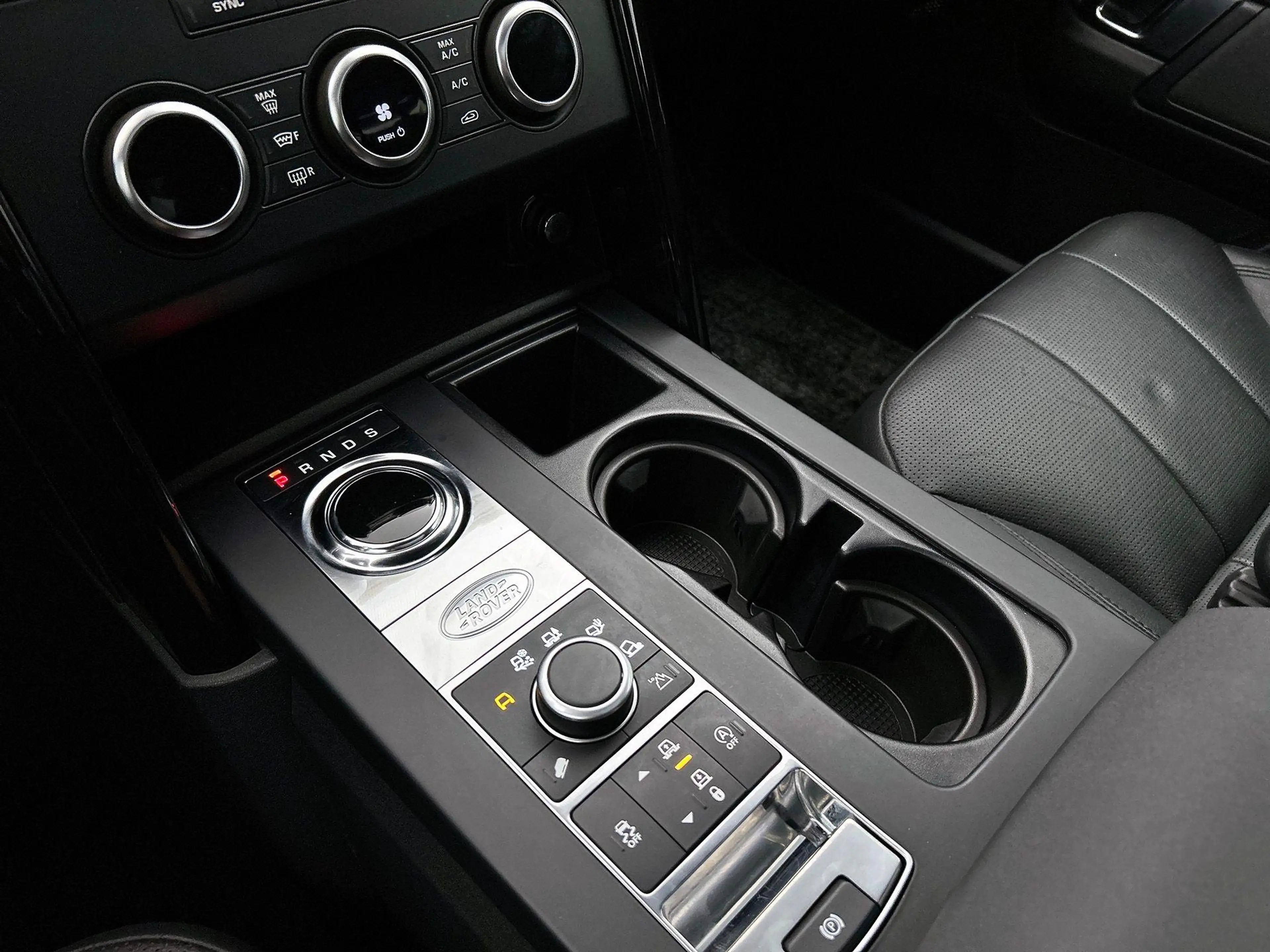 Land Rover Discovery 2.0 Sd4 S — photo 10