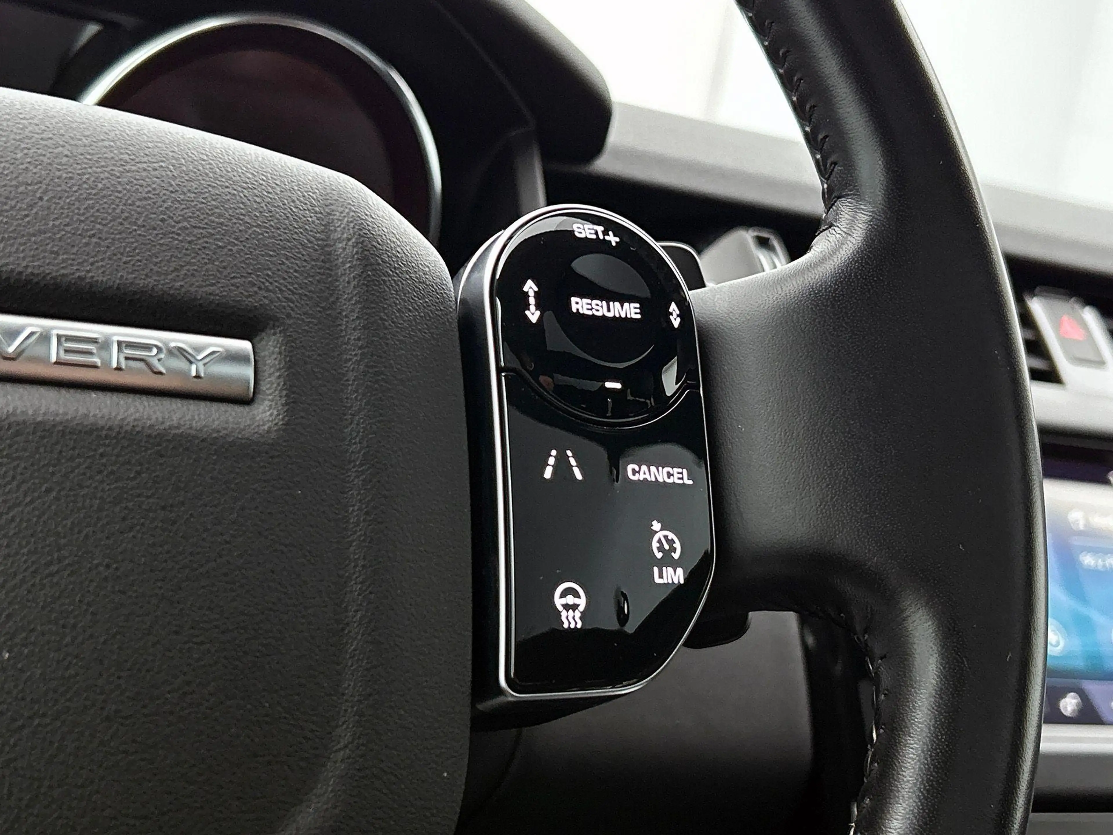 Land Rover Discovery 2.0 Sd4 S — photo 13