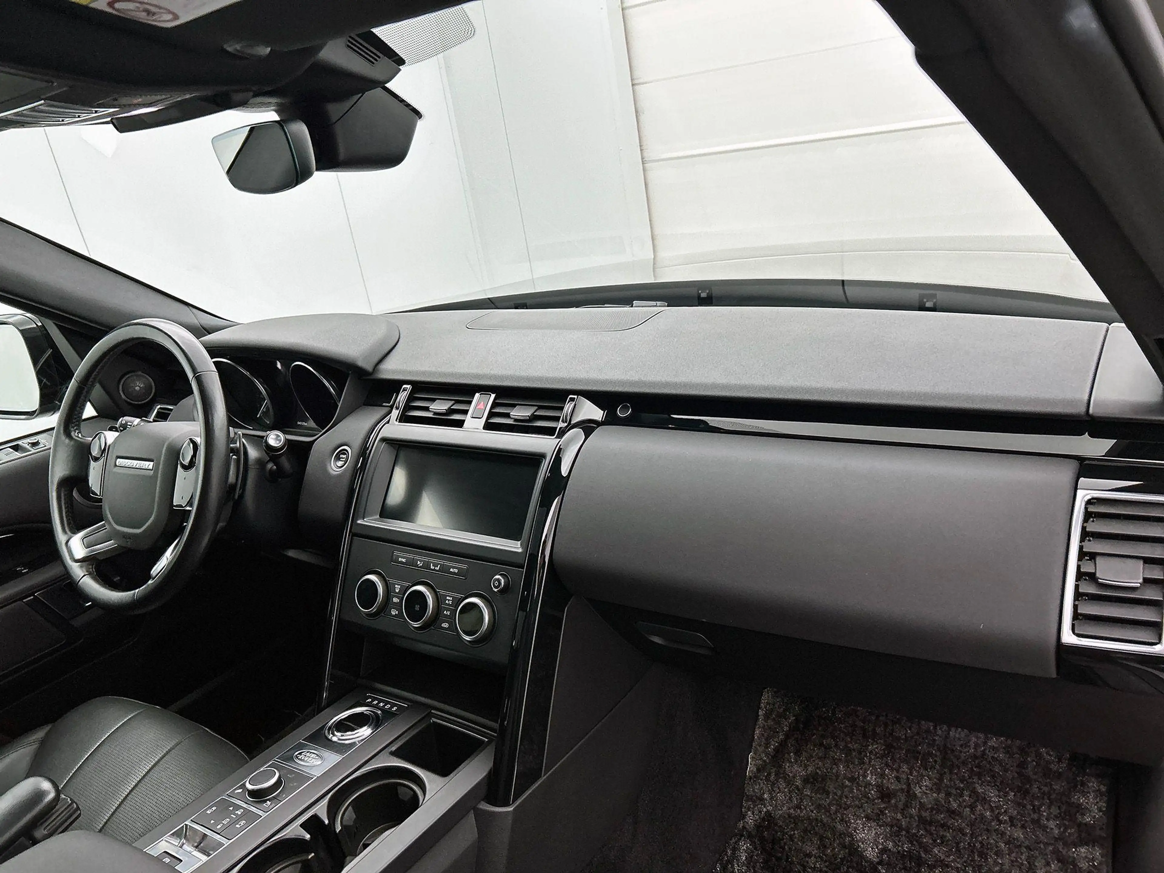 Land Rover Discovery 2.0 Sd4 S — photo 9
