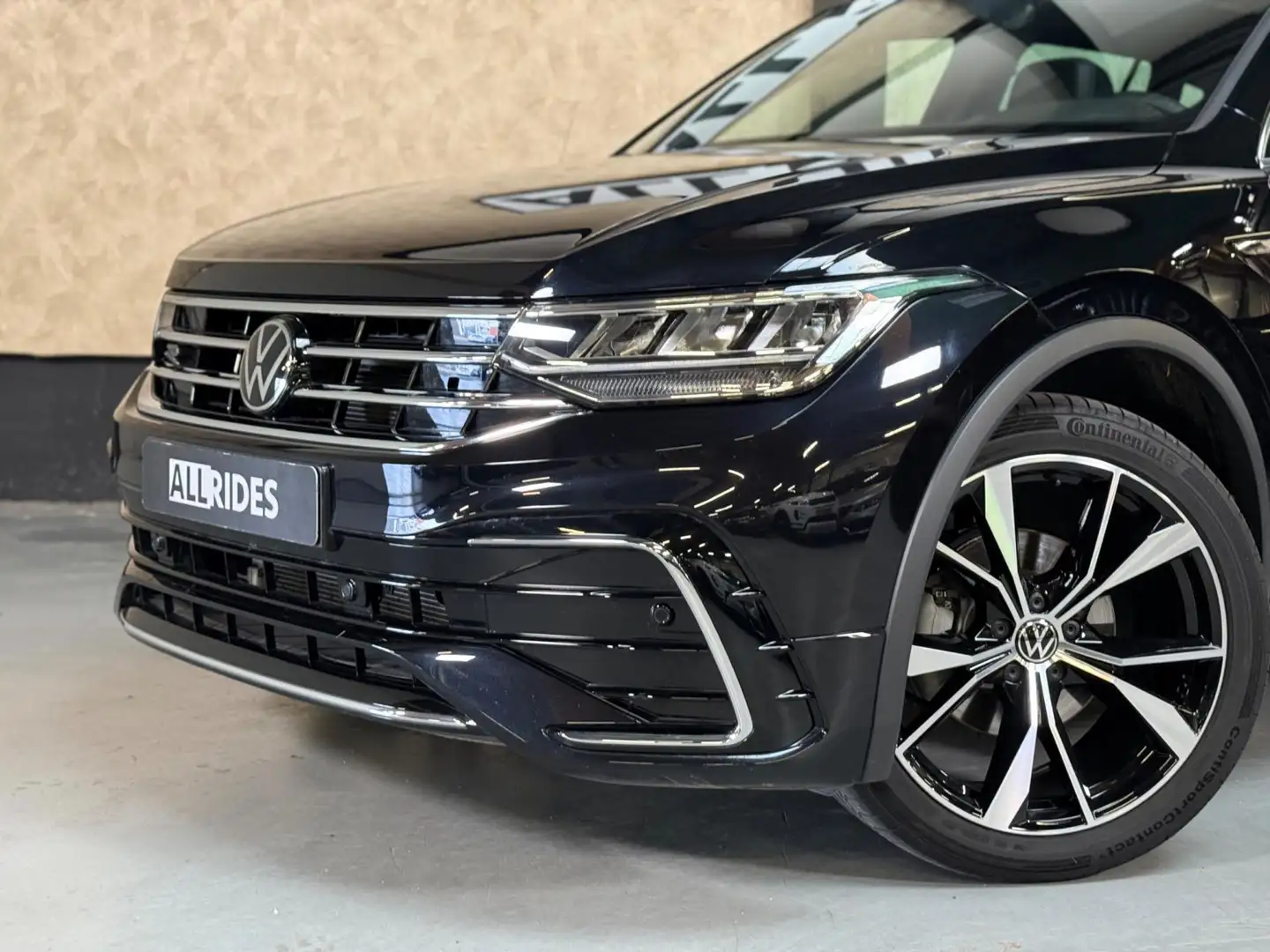 Volkswagen Tiguan 1.5 TSI R-Line | Pano | Camera | Sfeerverlichting Zwart - 2