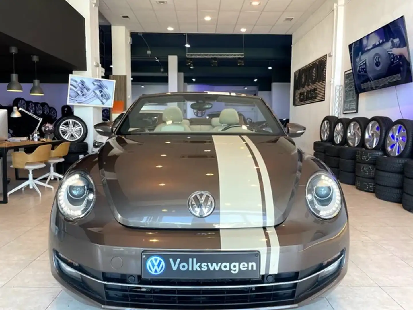 Volkswagen Beetle Cabrio 1.2 TSI Design 105 Braun - 1