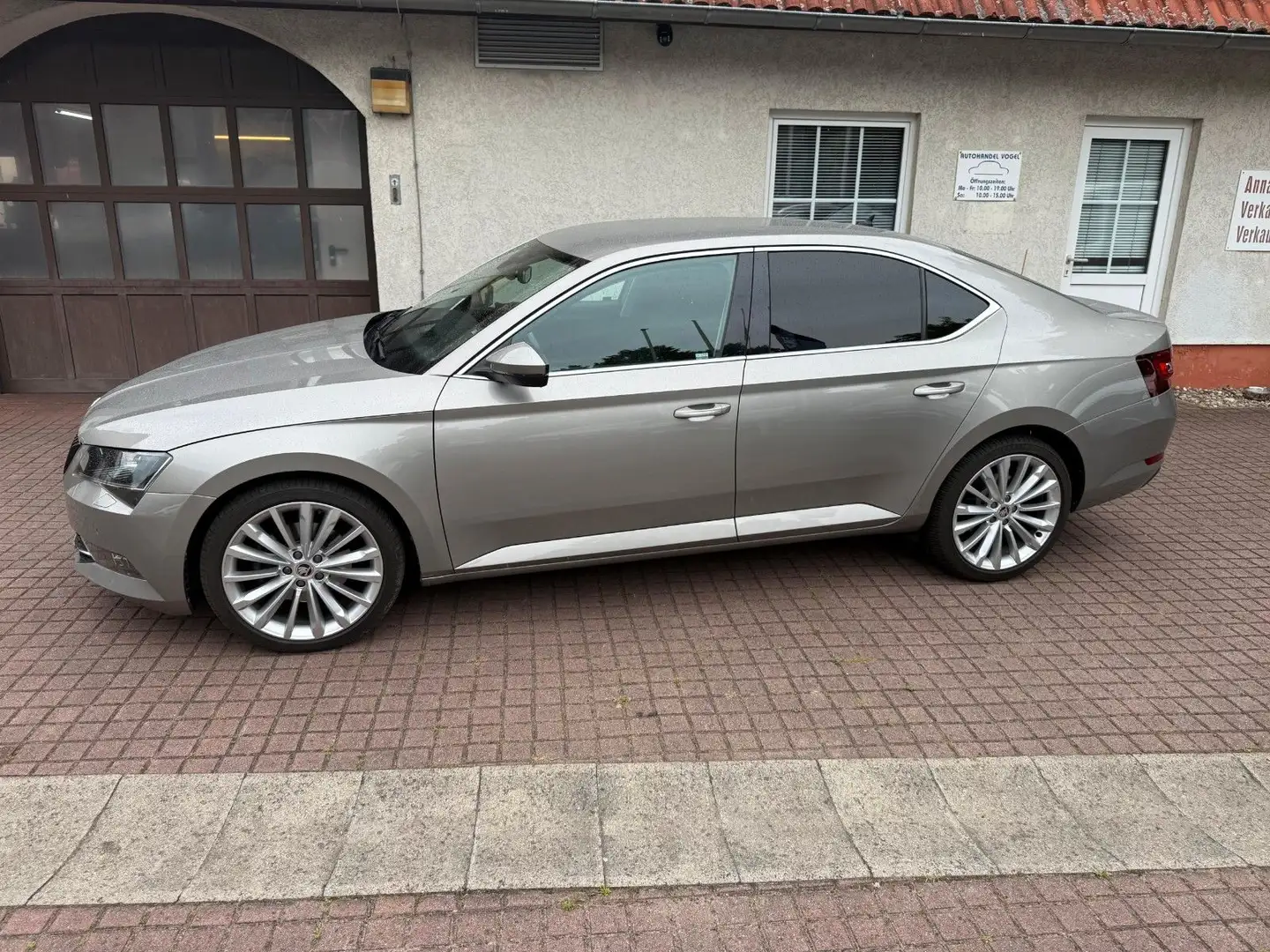 Skoda Superb Ambition*DSG*BI-XENON*NAVI*SITZHZG* Beige - 2