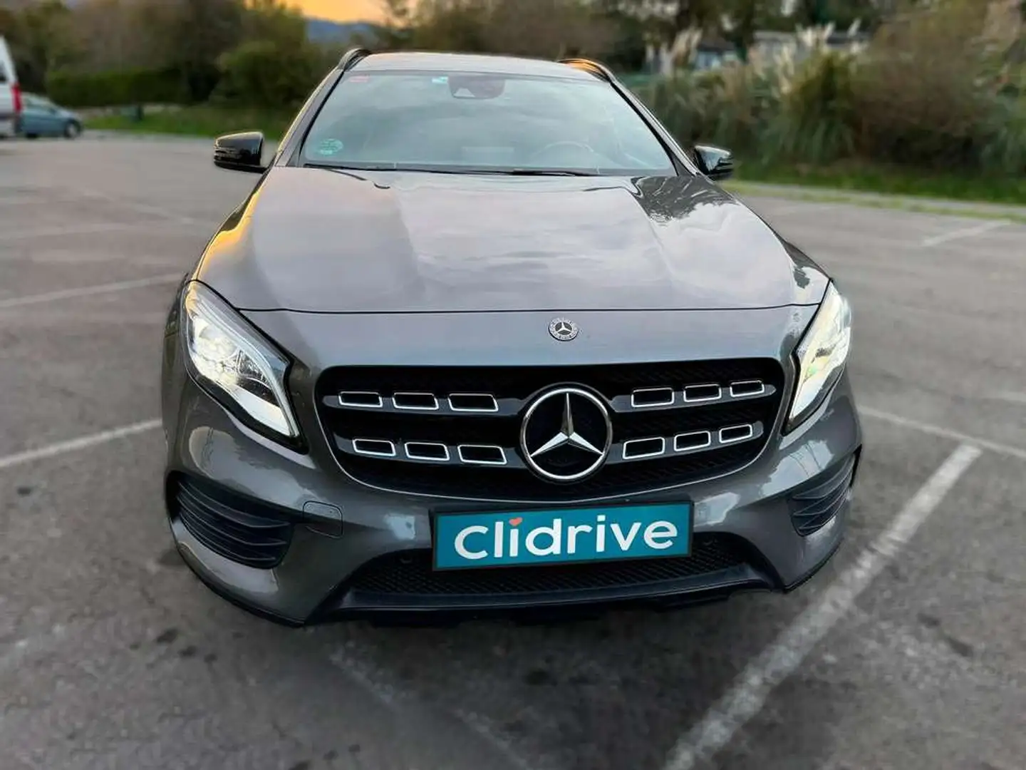 Mercedes-Benz GLA 220 d 4MATIC Gris - 2