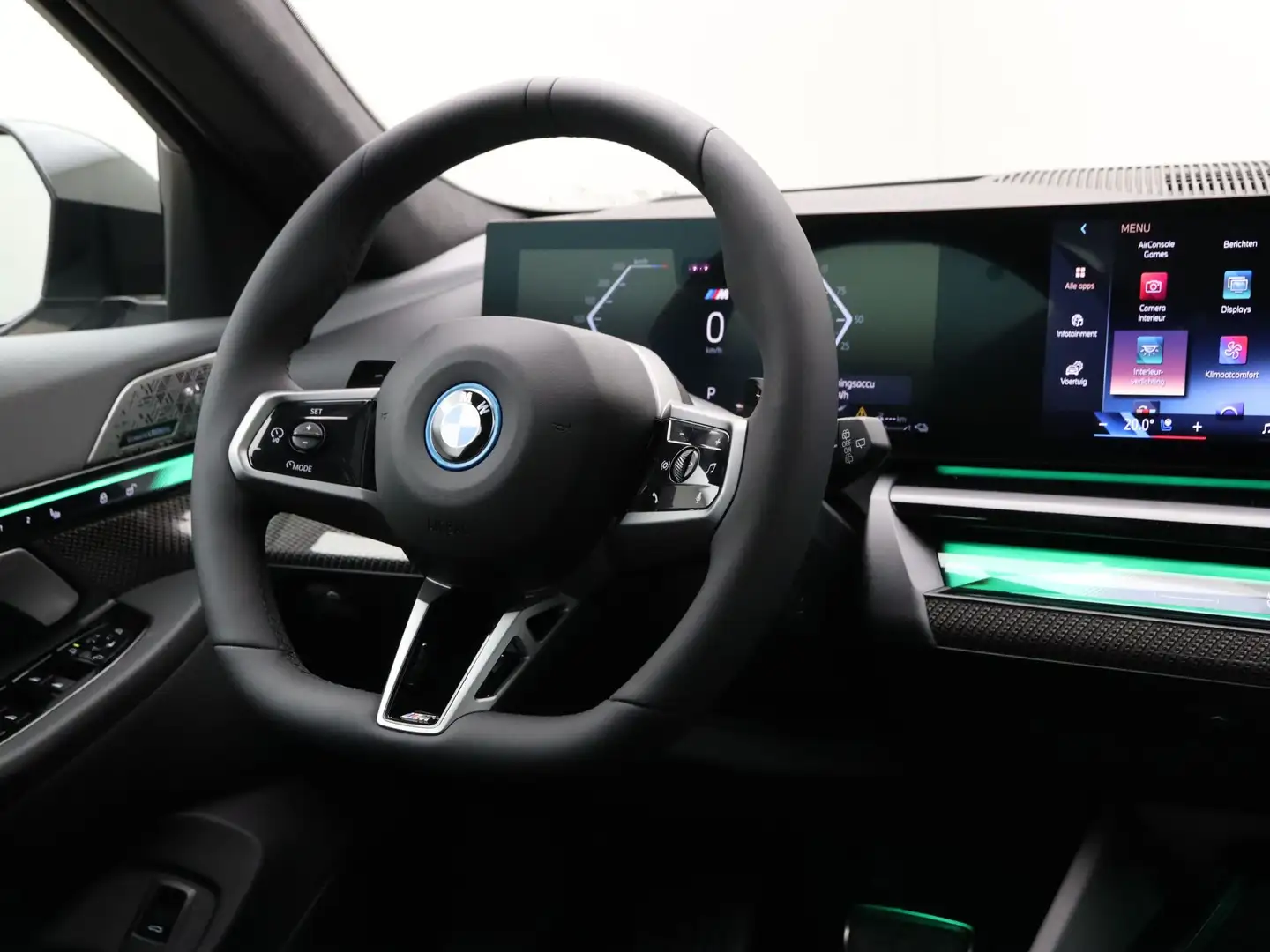 BMW 550 5 Serie 550e xDrive Touring M-Sport Pro Aut. Zwart - 2