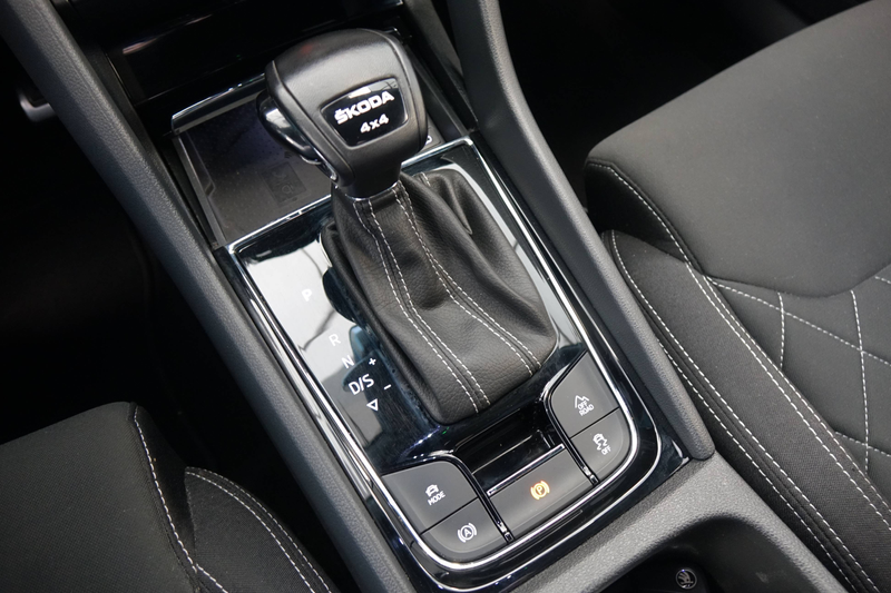 Skoda Karoq Sportline 4x4 2.0 TDI DSG +STHZ+AHK+ACC+Sportsitze+ — photo 11