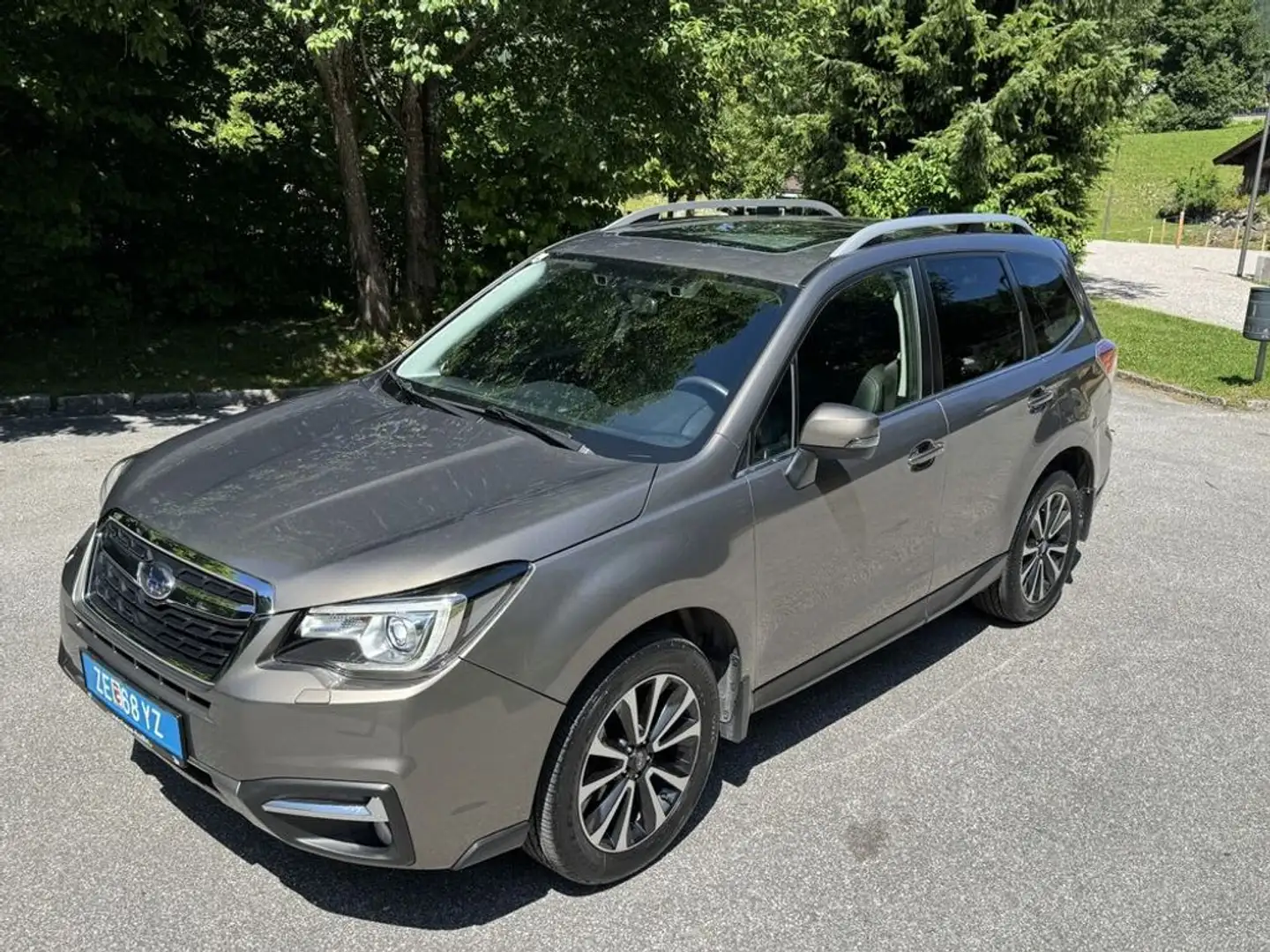 Subaru Forester 2,0i Premium Vollausstattung Grau - 2