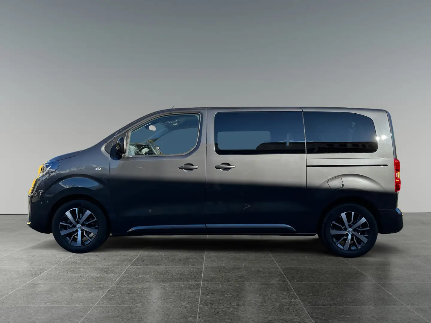 Toyota Proace Verso 2,0 l, 145 Family Medium  Anhängerkupplung! Schwarz - 2