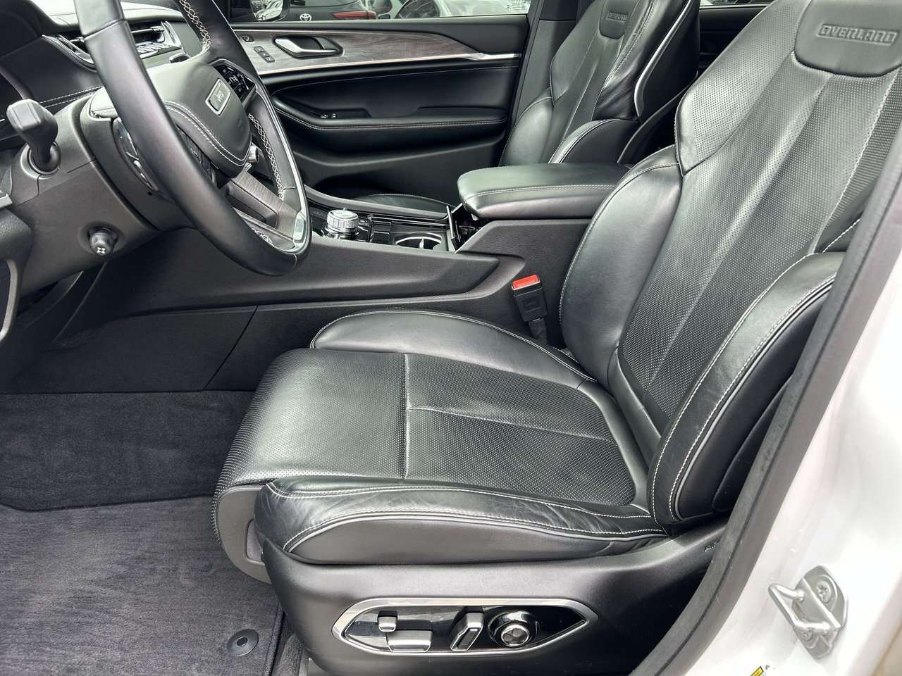 used 2021 Jeep Grand Cherokee car, priced at $37,401