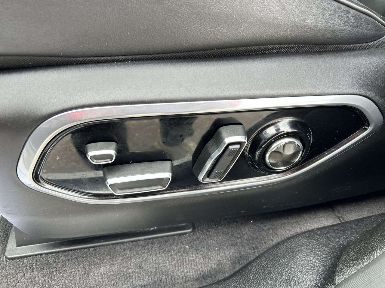 used 2021 Jeep Grand Cherokee car, priced at $37,401