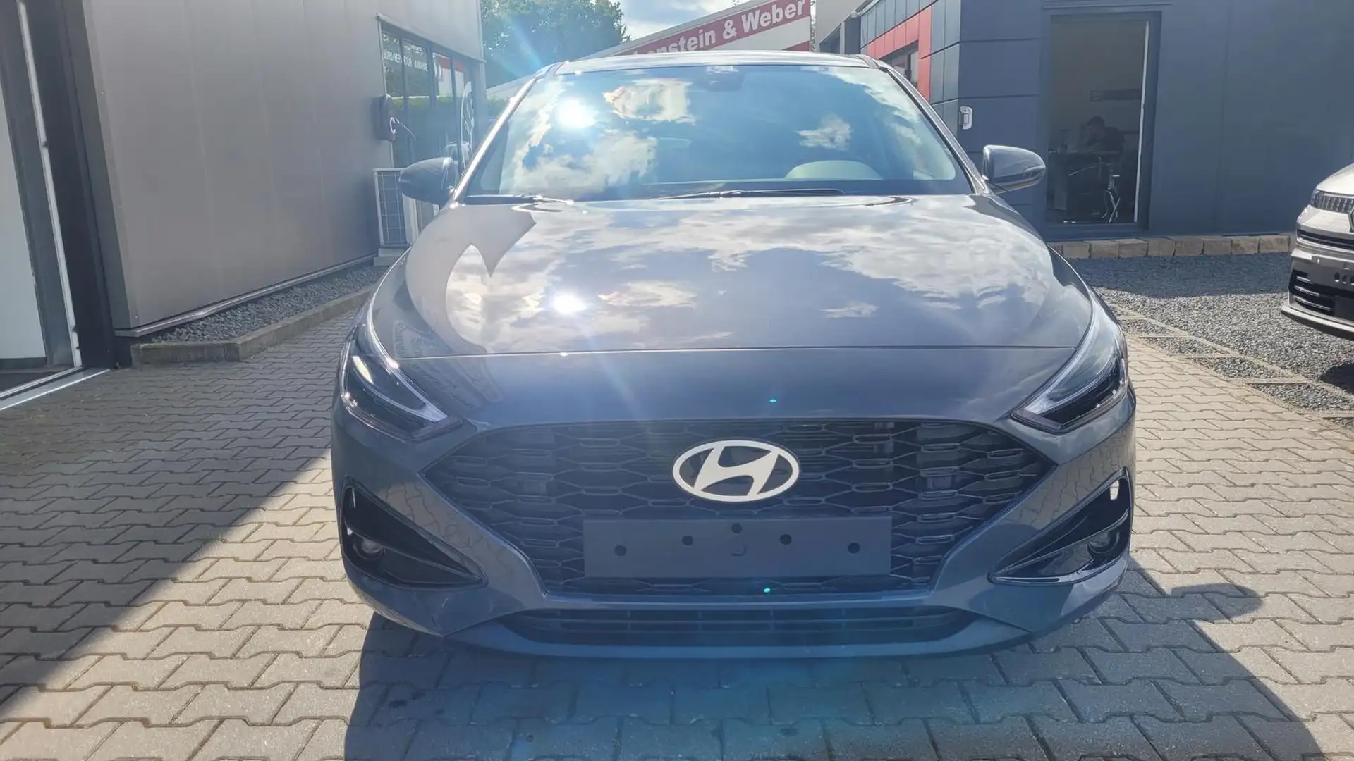 Hyundai i30 Familiy HB Family*Navi*LED*Shzg*Lhzg*PDC*Cam*16... Grau - 2