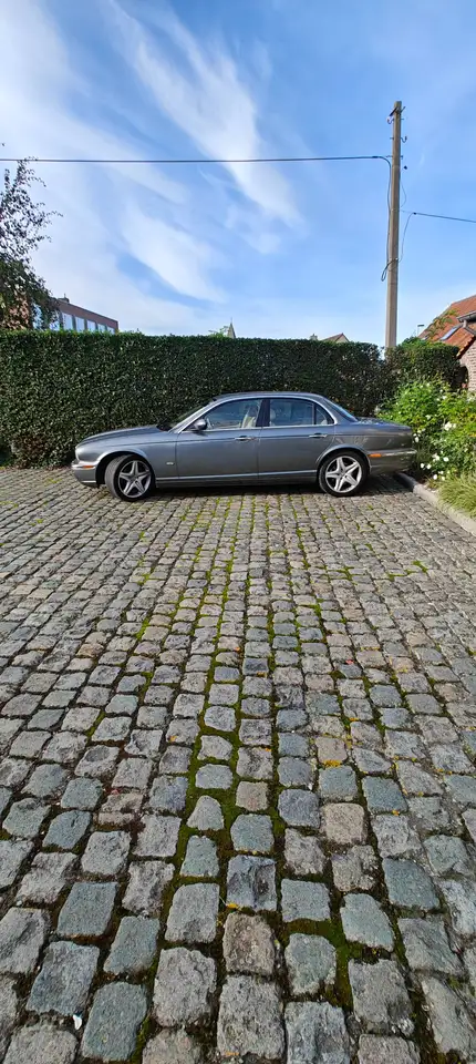 Jaguar XJ