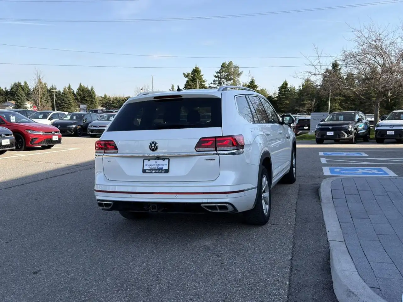 Volkswagen Atlas снимка Volkswagen Atlas