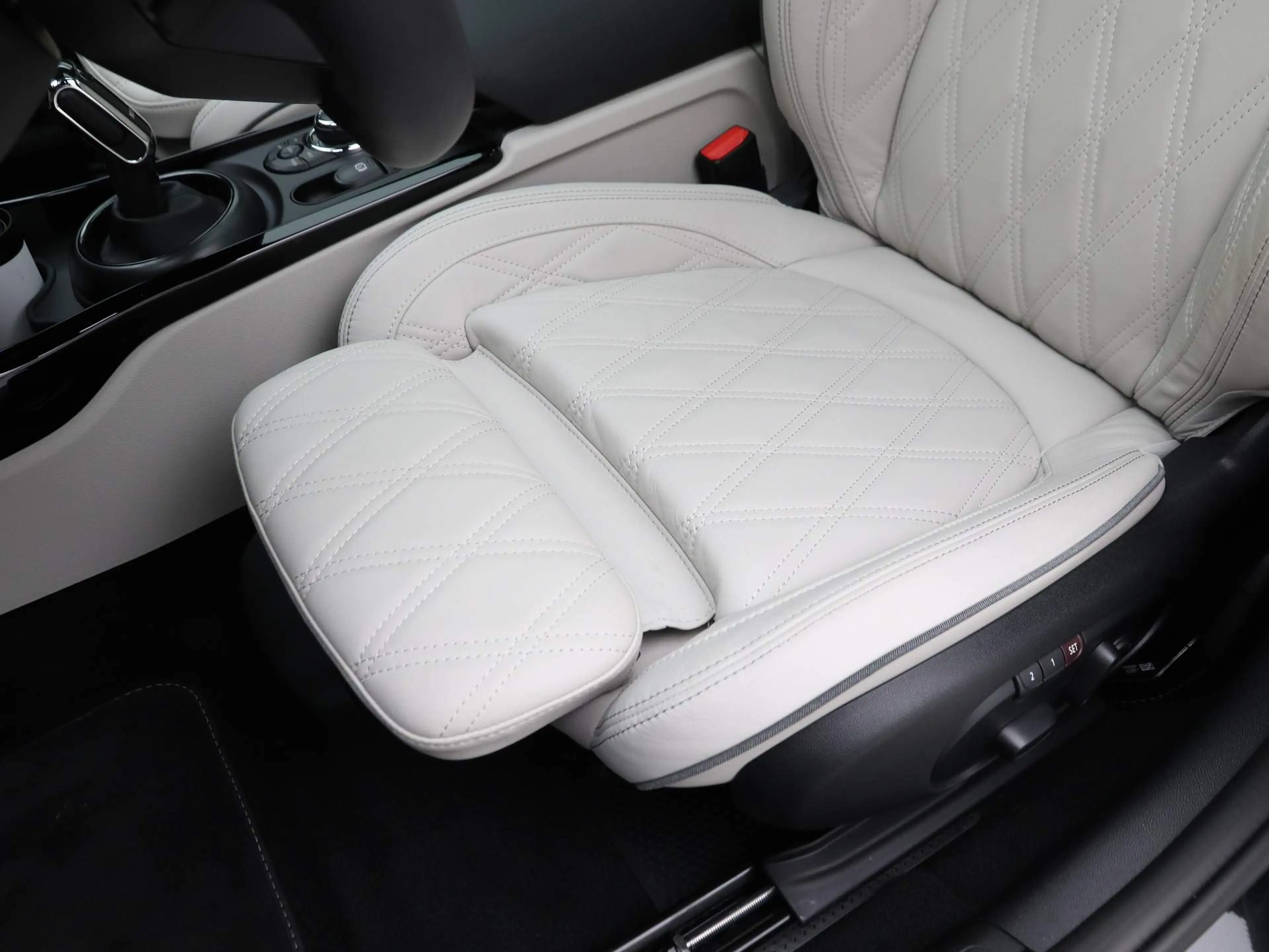 MINI Cooper Clubman MINI Yours — photo 14