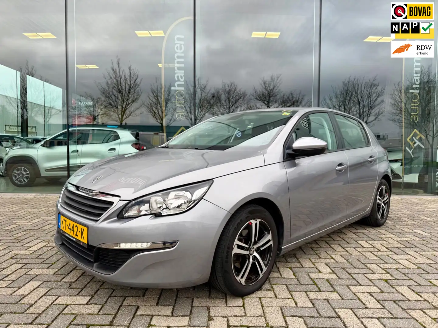 Peugeot 308 1.2 110pk Active, Navi, PDC, Bluetooth Grau - 1