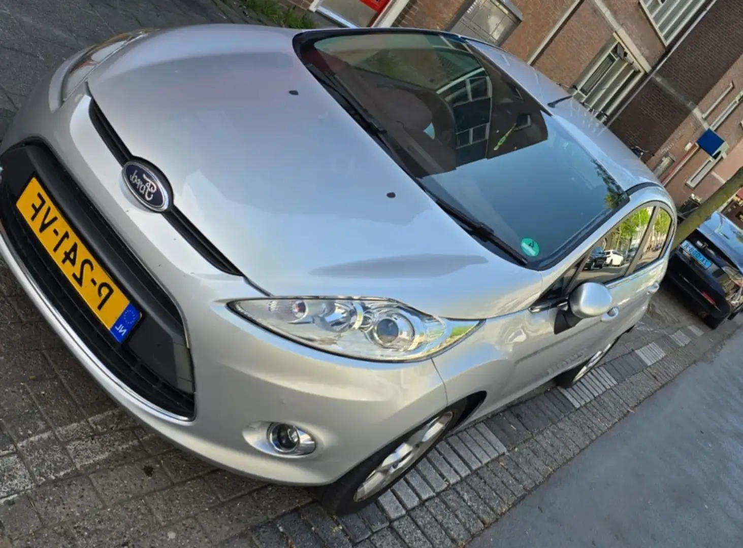 Ford Fiesta 1.6 Ghia Zilver - 1
