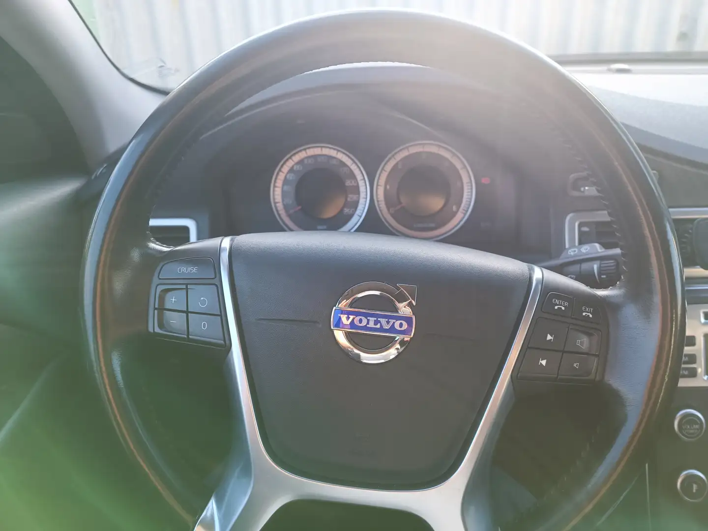 Volvo XC70 XC70 2.4 d5 Momentum awd 205cv geartronic Wit - 2