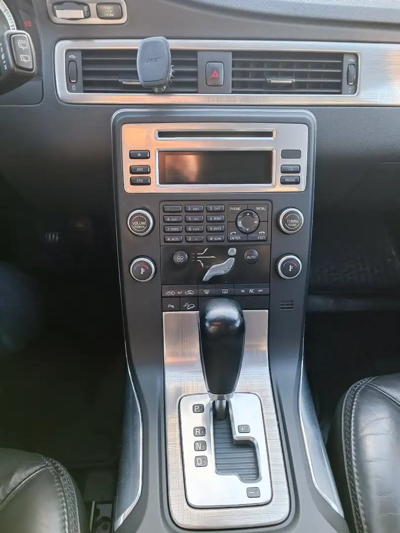 Volvo XC70 XC70 2.4 d5 Momentum awd 205cv geartronic Wit - 1