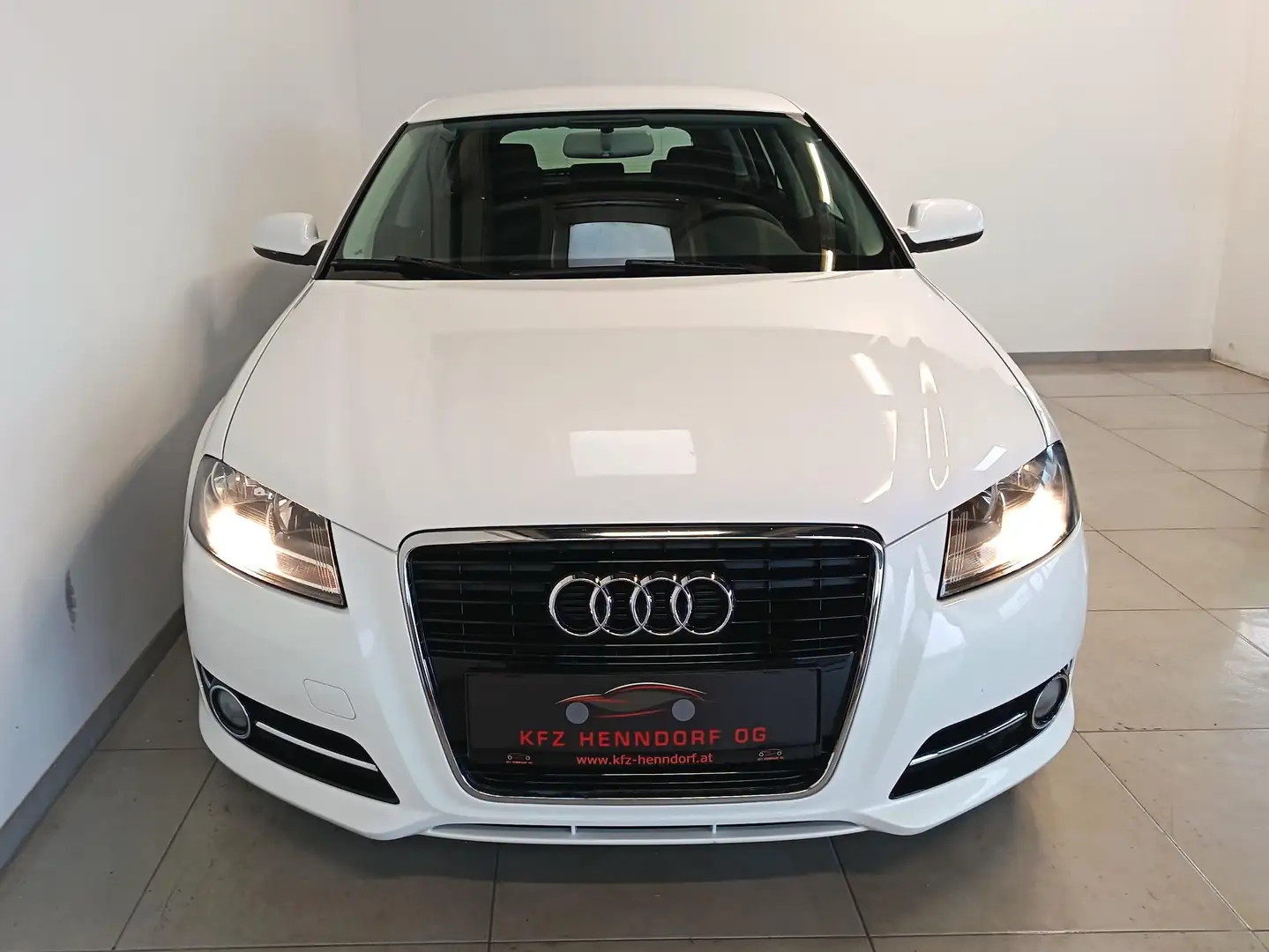 Audi A3 1.6 TDI Attraction ab € 180 / Monat Weiß - 2