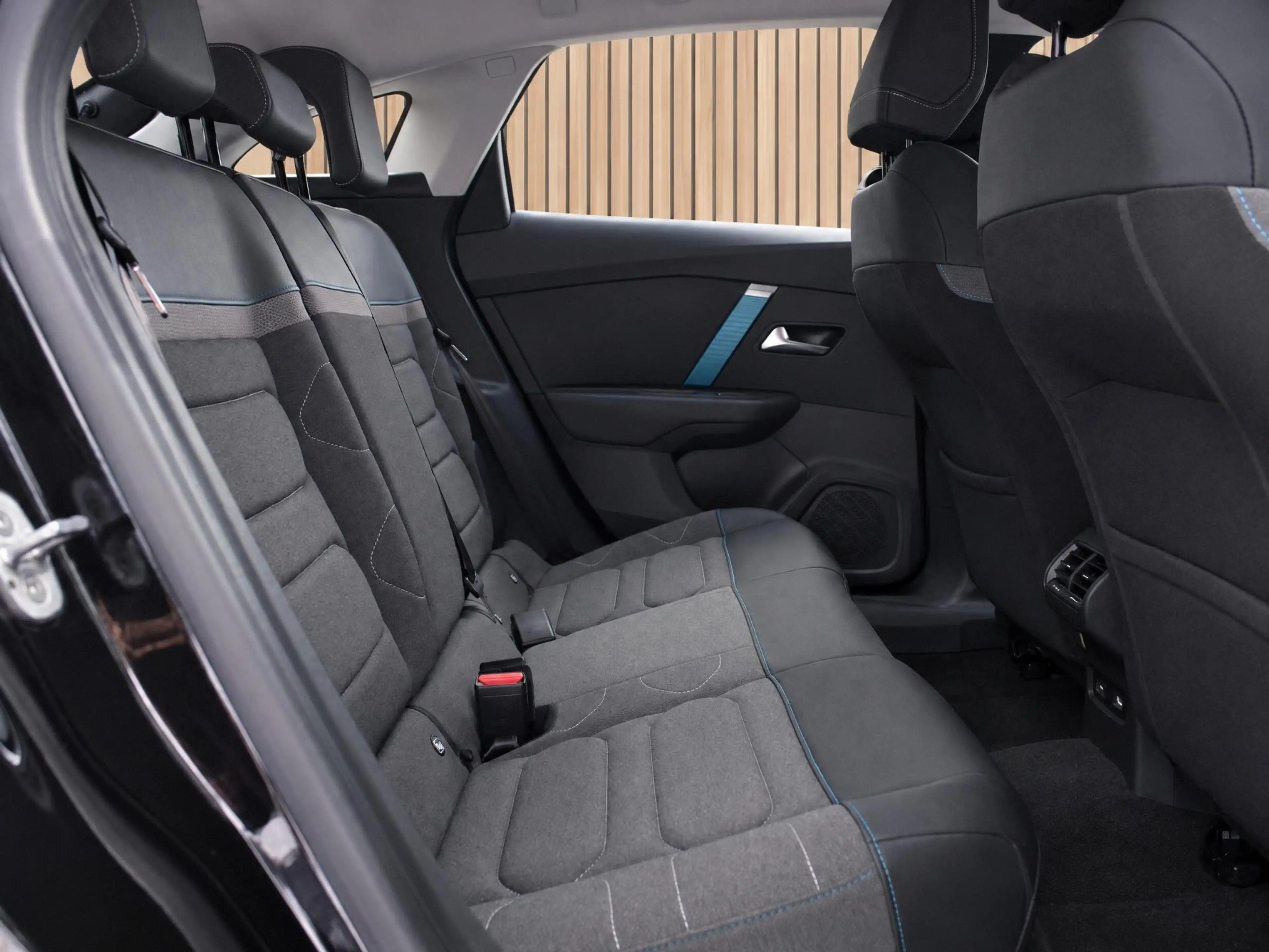 Citroen E-C4 Electric You 136pk 50 kWh | Camera/Navi/Climate — photo 12