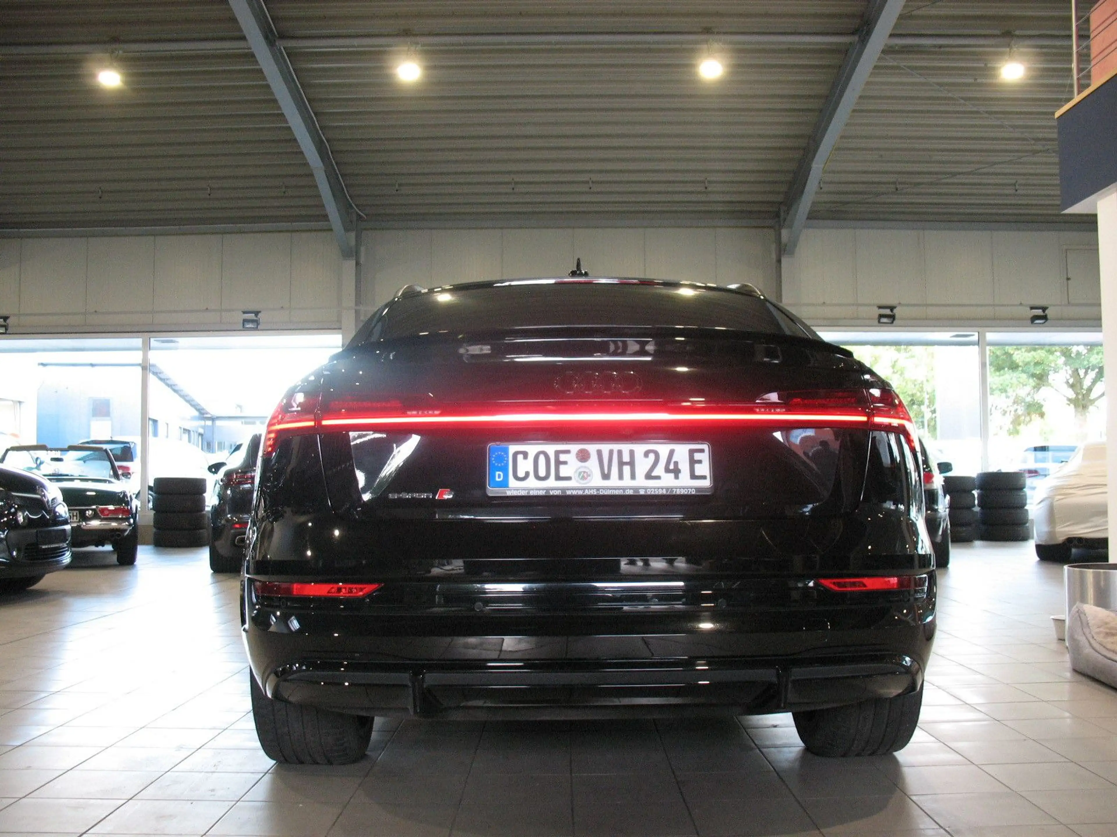Audi SQ8 e-tron Sportback S quattro *LEDER*LED*AHK* — photo 6