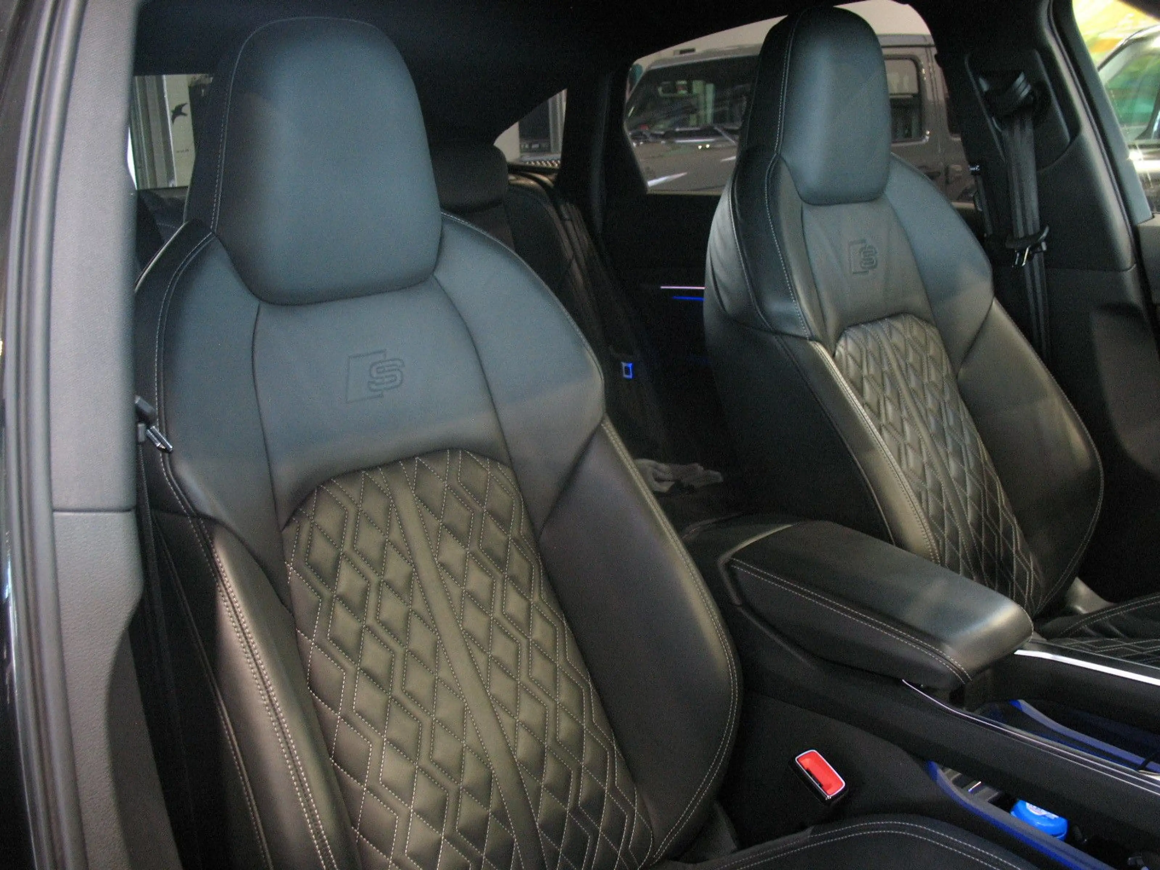 Audi SQ8 e-tron Sportback S quattro *LEDER*LED*AHK* — photo 9