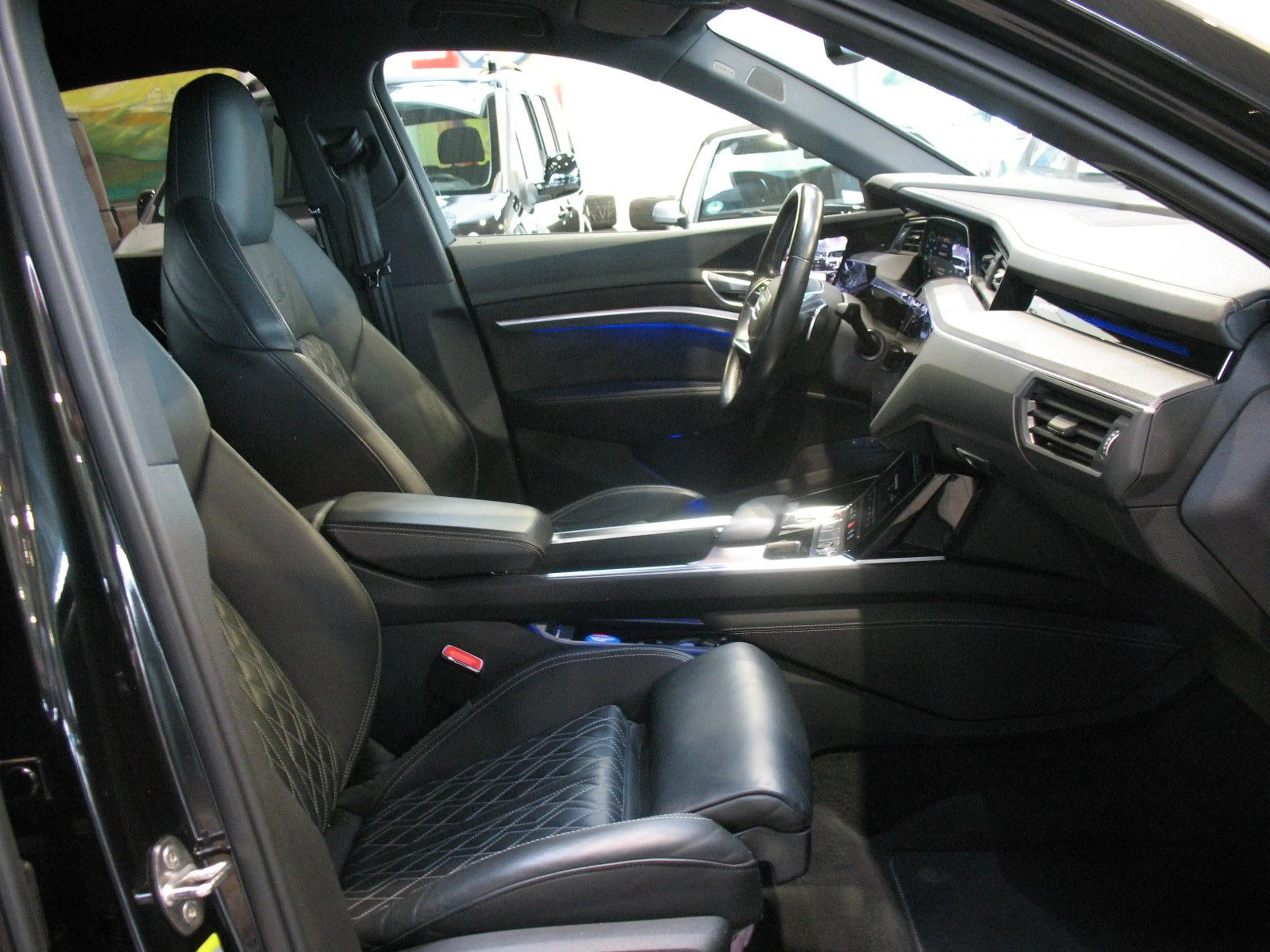 Audi SQ8 e-tron Sportback S quattro *LEDER*LED*AHK* — photo 10