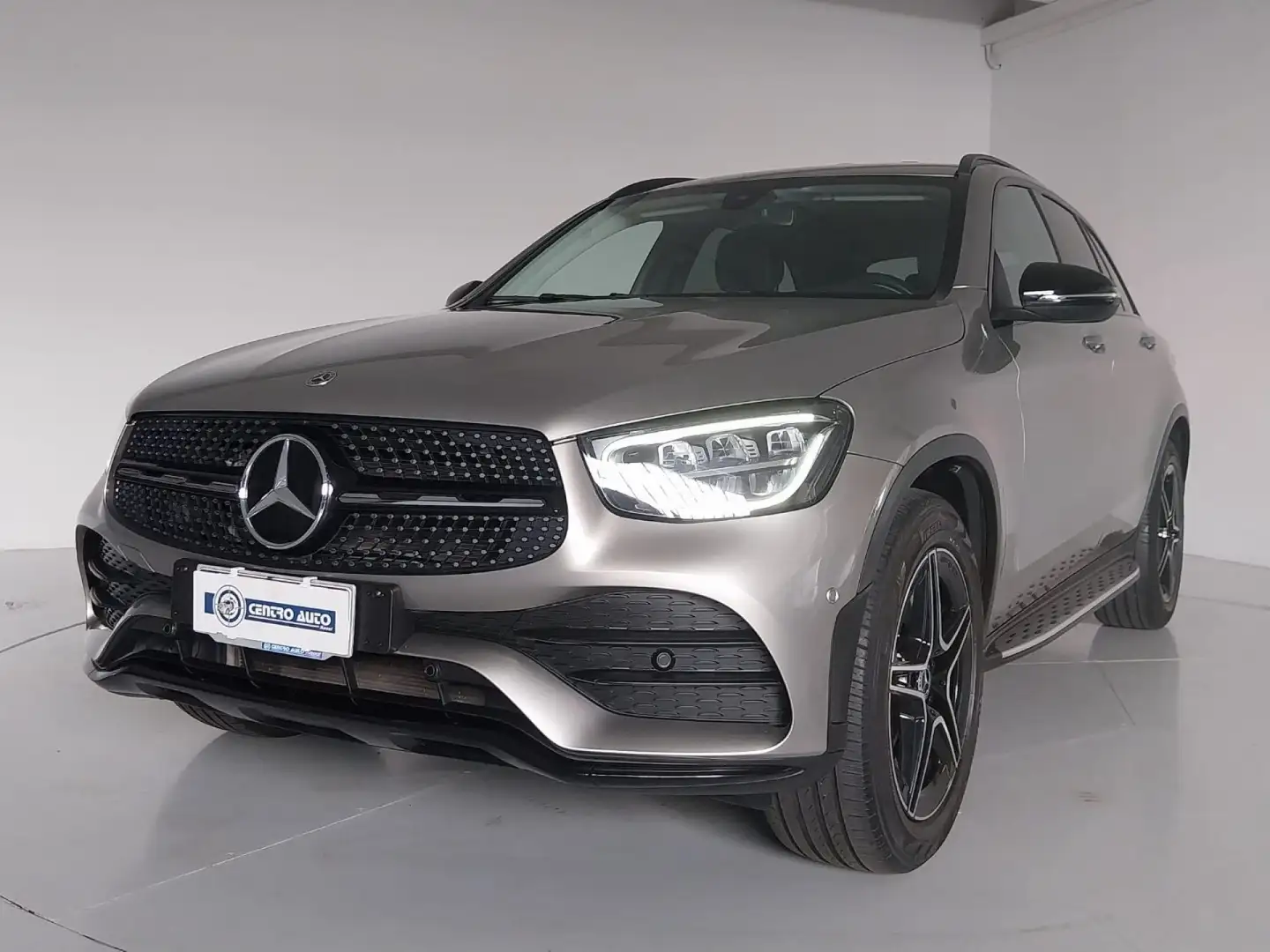 Mercedes-Benz GLC 300 d 4Matic Premium Grau - 2