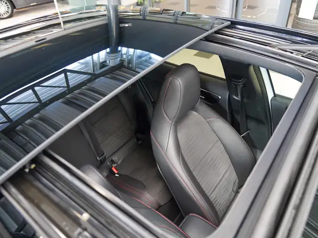 Mercedes-Benz GLA view 10