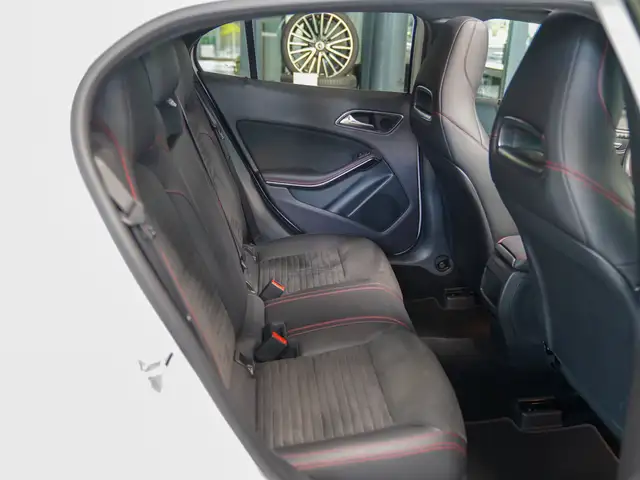 Mercedes-Benz GLA view 13