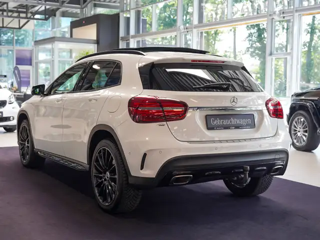 Mercedes-Benz GLA view 5