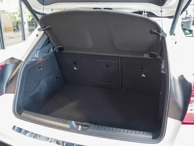 Mercedes-Benz GLA view 14