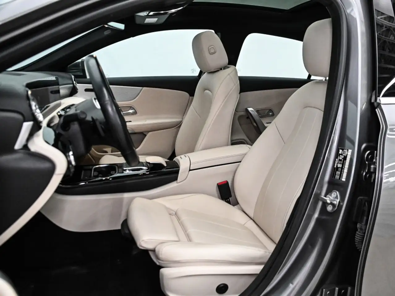 Mercedes-Benz A-Class снимка Mercedes-Benz A-Class