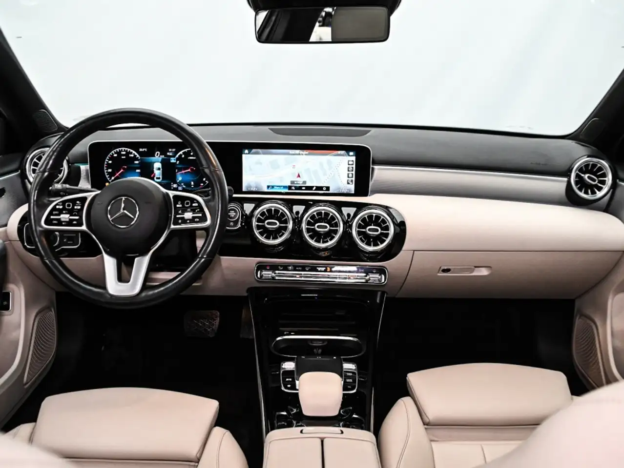 Mercedes-Benz A-Class снимка Mercedes-Benz A-Class