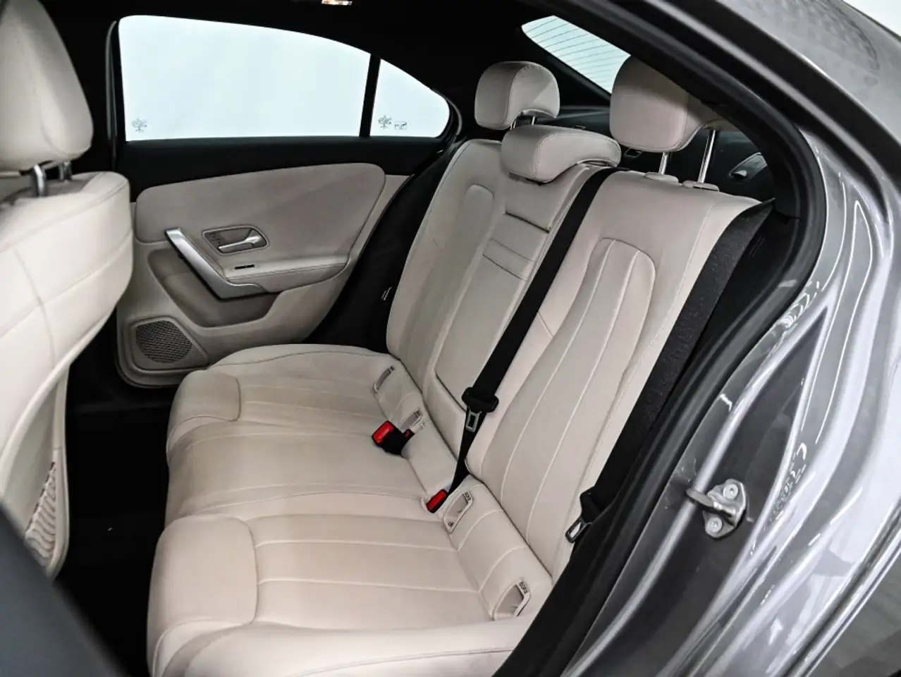 Mercedes-Benz A-Class снимка Mercedes-Benz A-Class