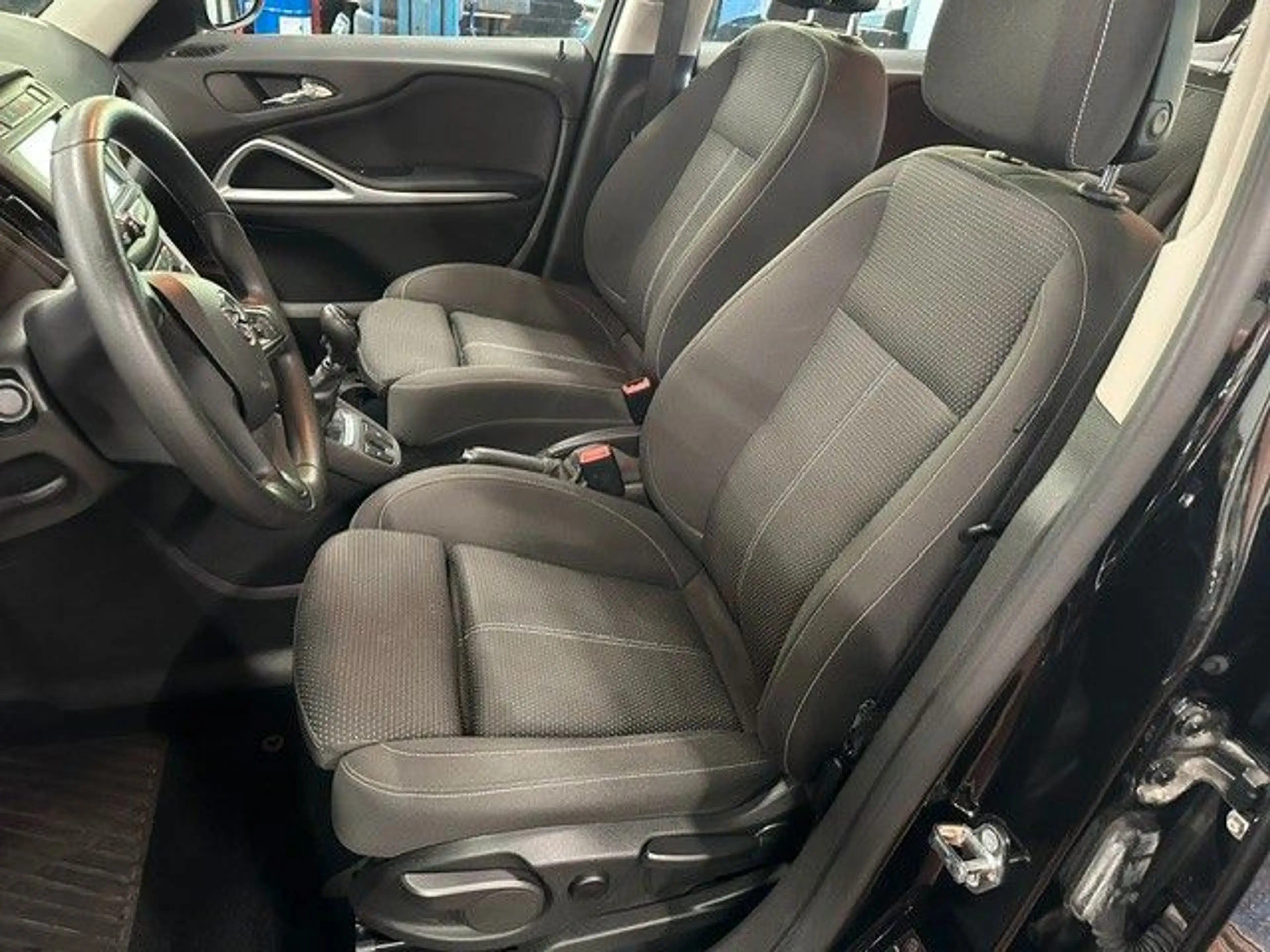 Opel Zafira C Edition/LED/Navi/AHK/Sitzhzg/Tempomat — photo 9
