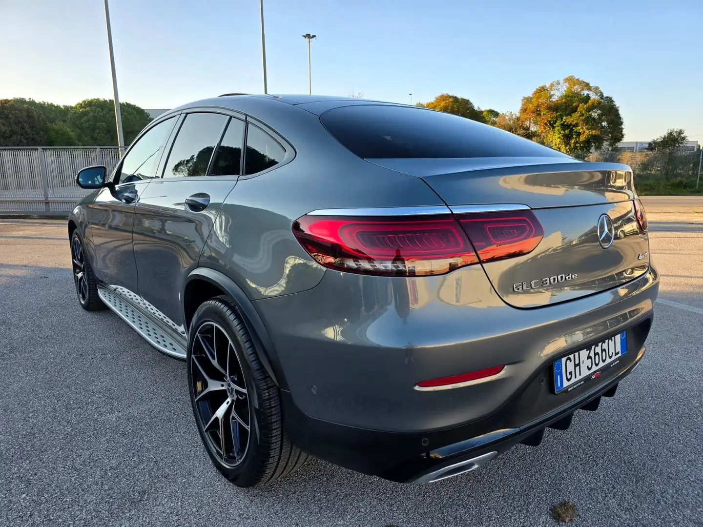 Mercedes-Benz GLC 300 GLC 300 de 4Mat Plug-in hyb Coupé Prem Plus AMG Gris - 2