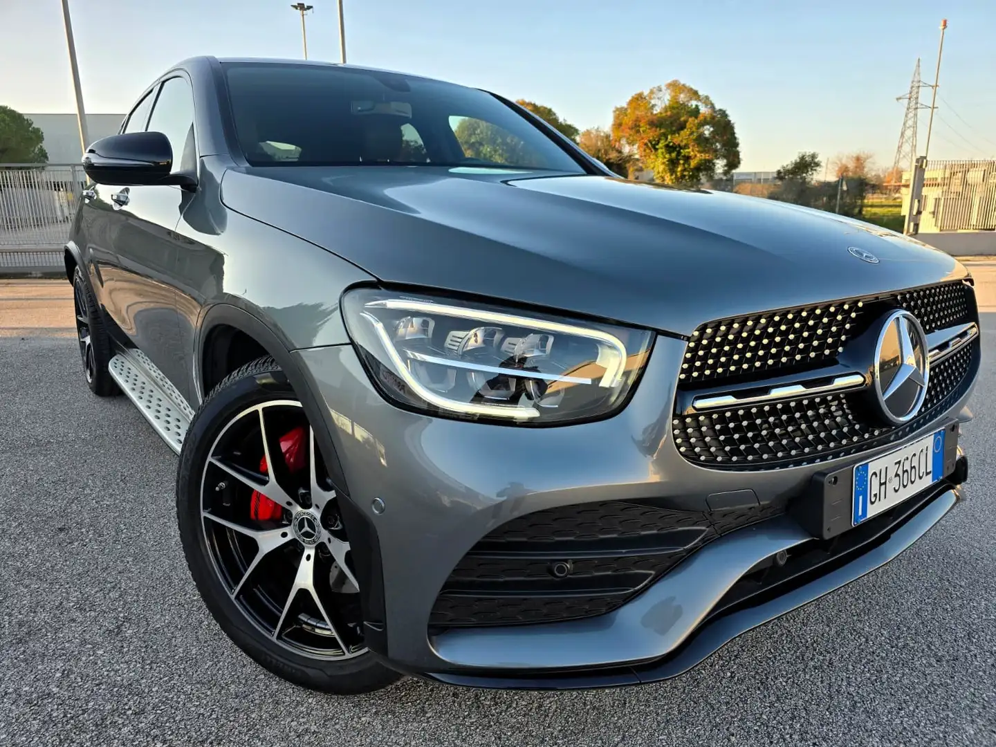 Mercedes-Benz GLC 300 GLC 300 de 4Mat Plug-in hyb Coupé Prem Plus AMG Gris - 1